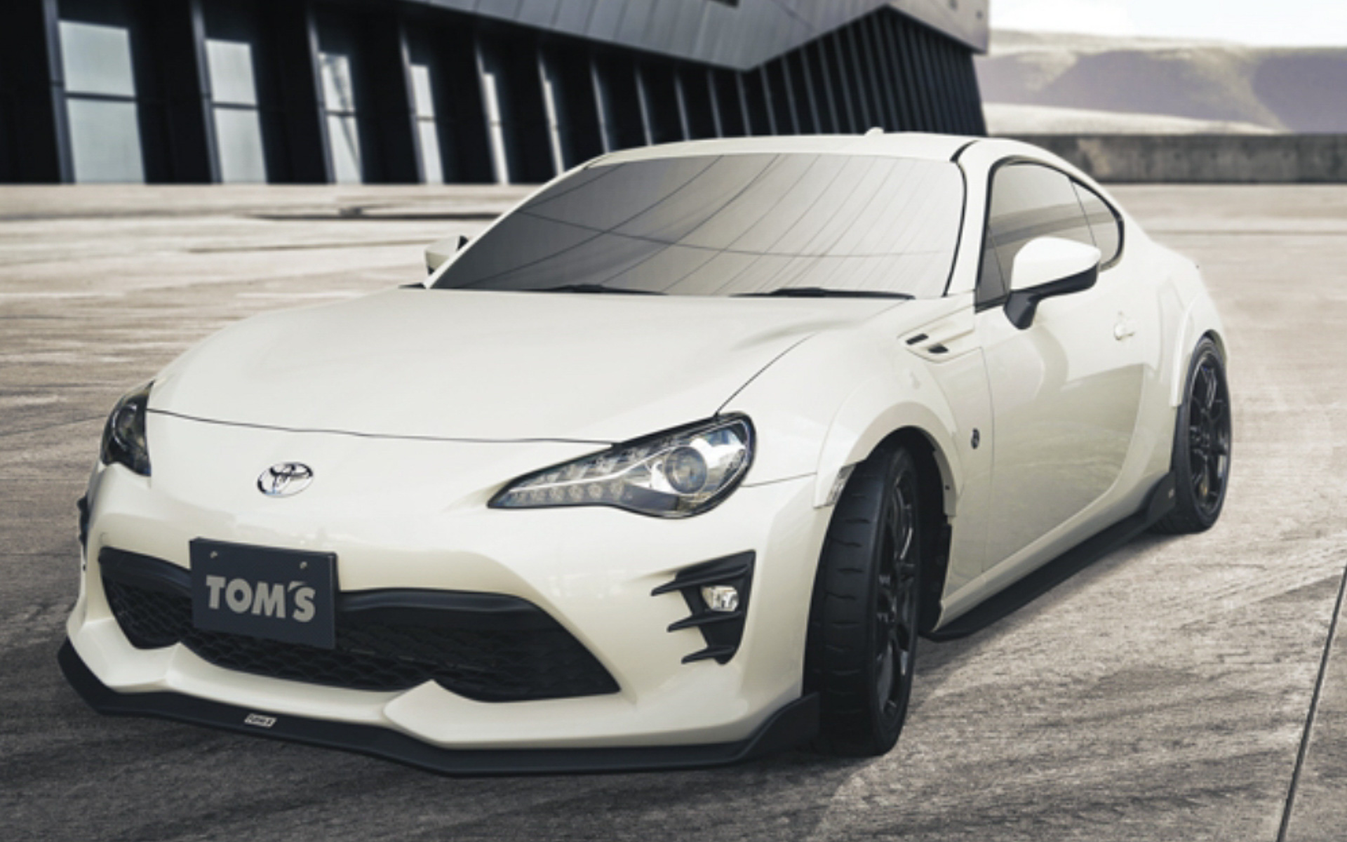 トムスの“Sport”スタイリングパーツのフロント、サイド、リアに加えオーバーフェンダーを装着したイメージ