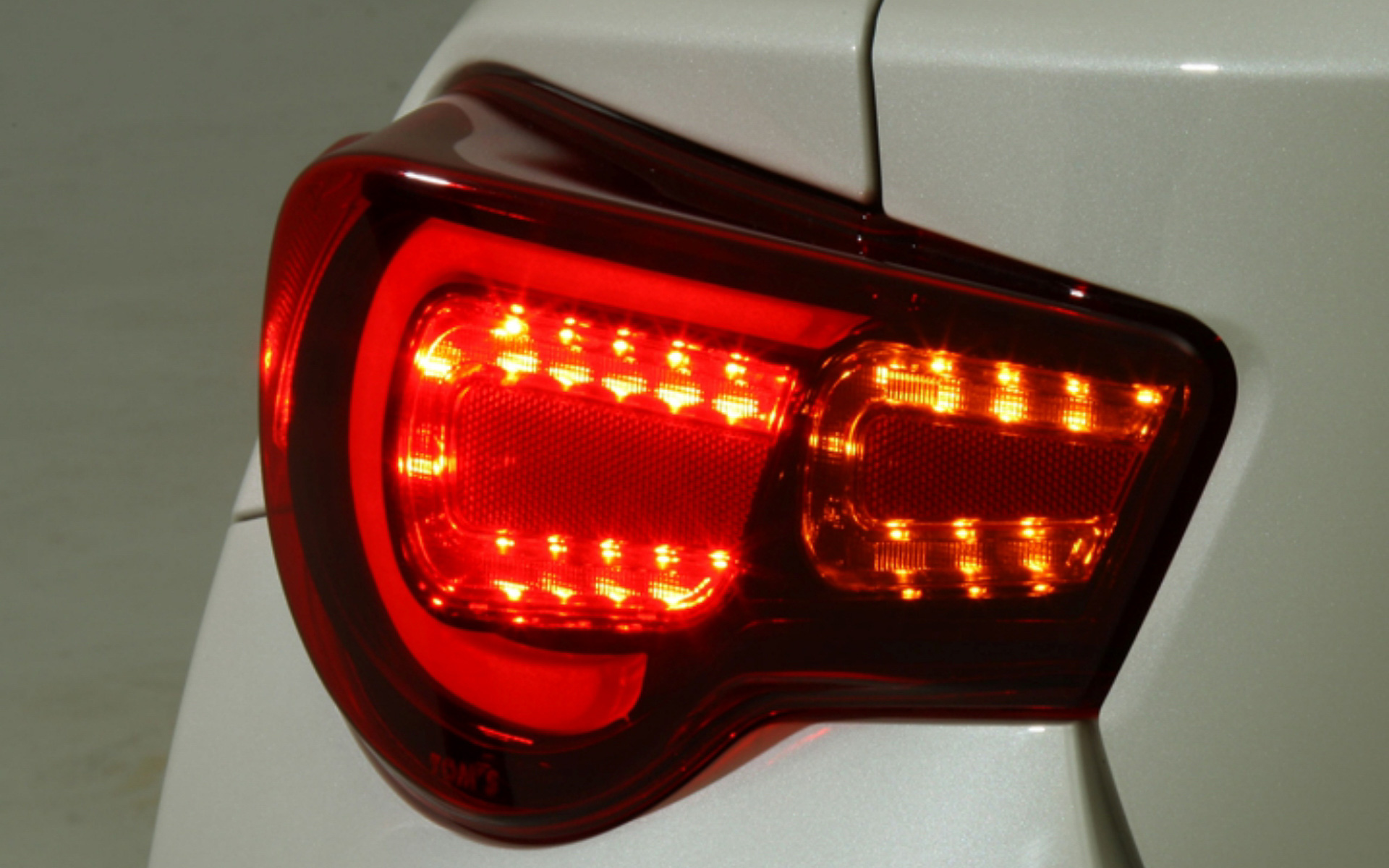 復刻したLEDテールランプ（点灯時）