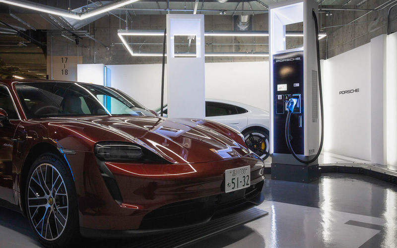 東京の虎ノ門ヒルズの地下3階駐車場内に設置されているポルシェ ターボチャージャー