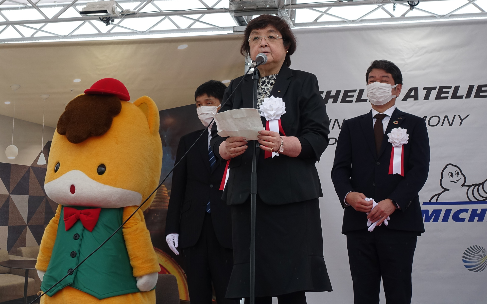 テープカット後、あいさつを行なう群馬金属積層造形プラットフォーム 代表理事 鈴木宏子氏