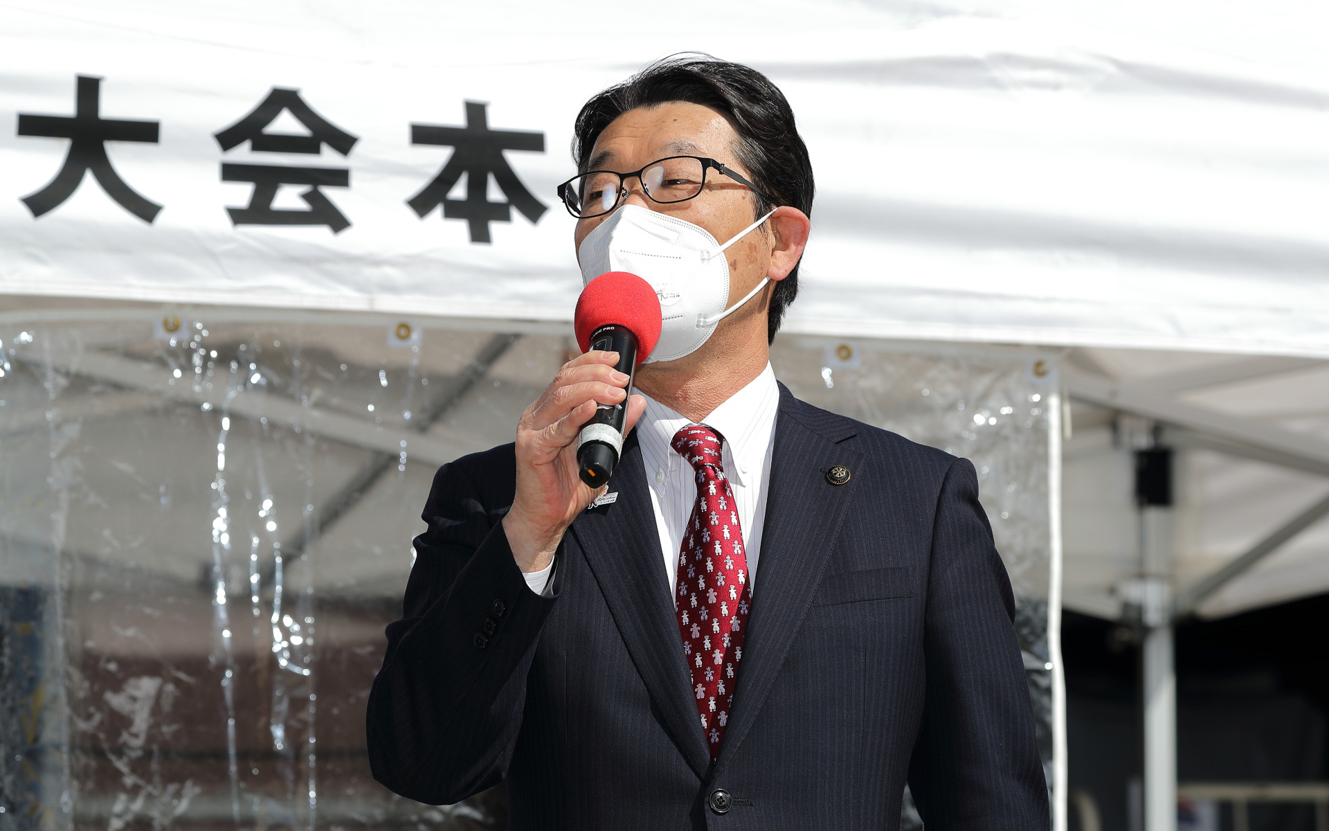 あいさつを行なう茅野市長 今井敦氏