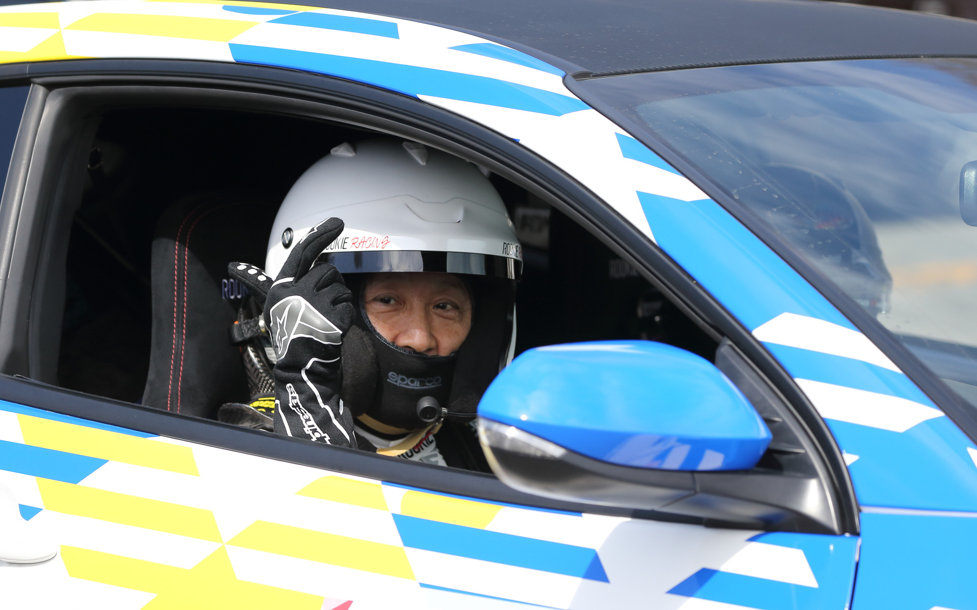 ラリーをスタートする早川会長