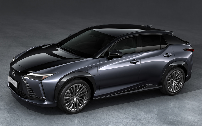 レクサス、バッテリEV専用の新型「RZ」世界初公開 新四輪駆動力  