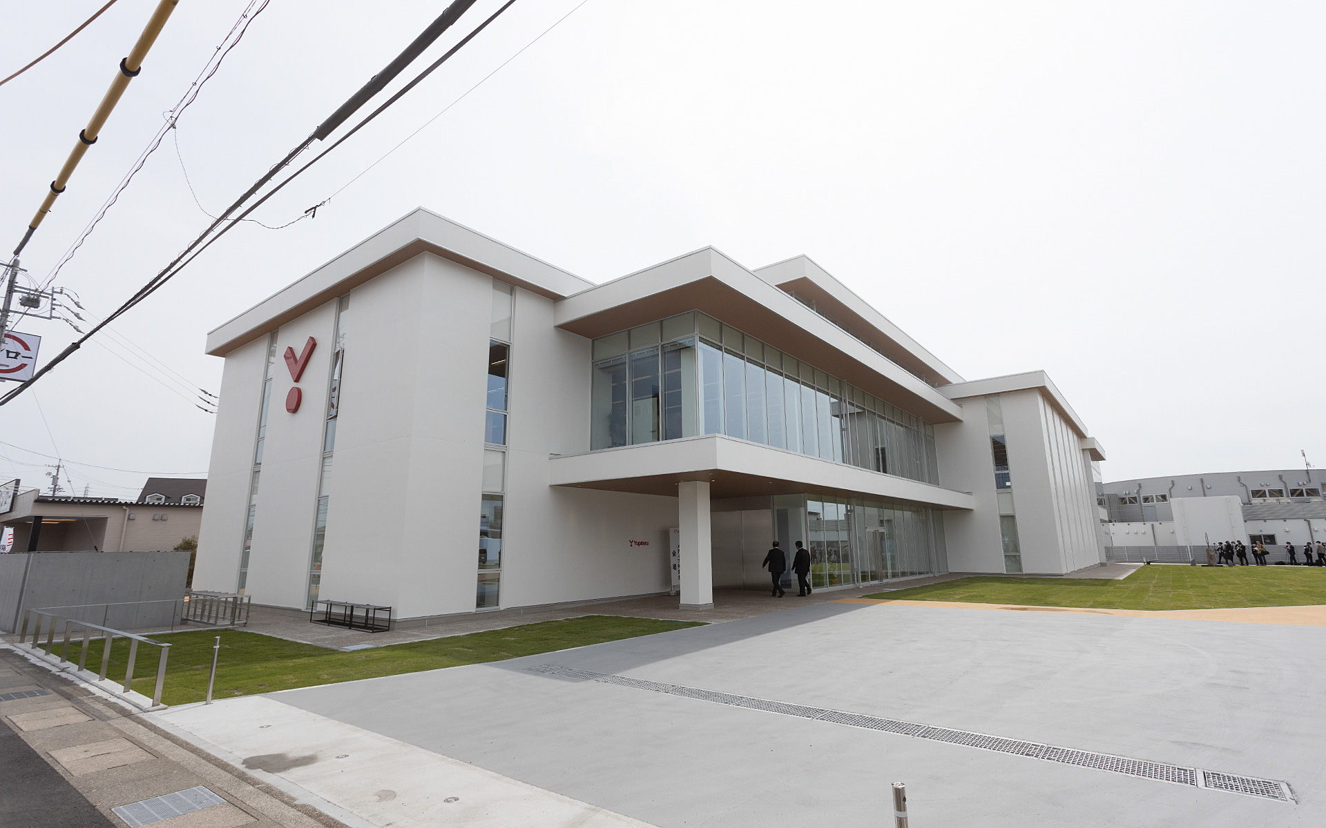 静岡県葵区長沼にあるユピテルの静岡研究所2号棟。隣に研究所1号棟がある