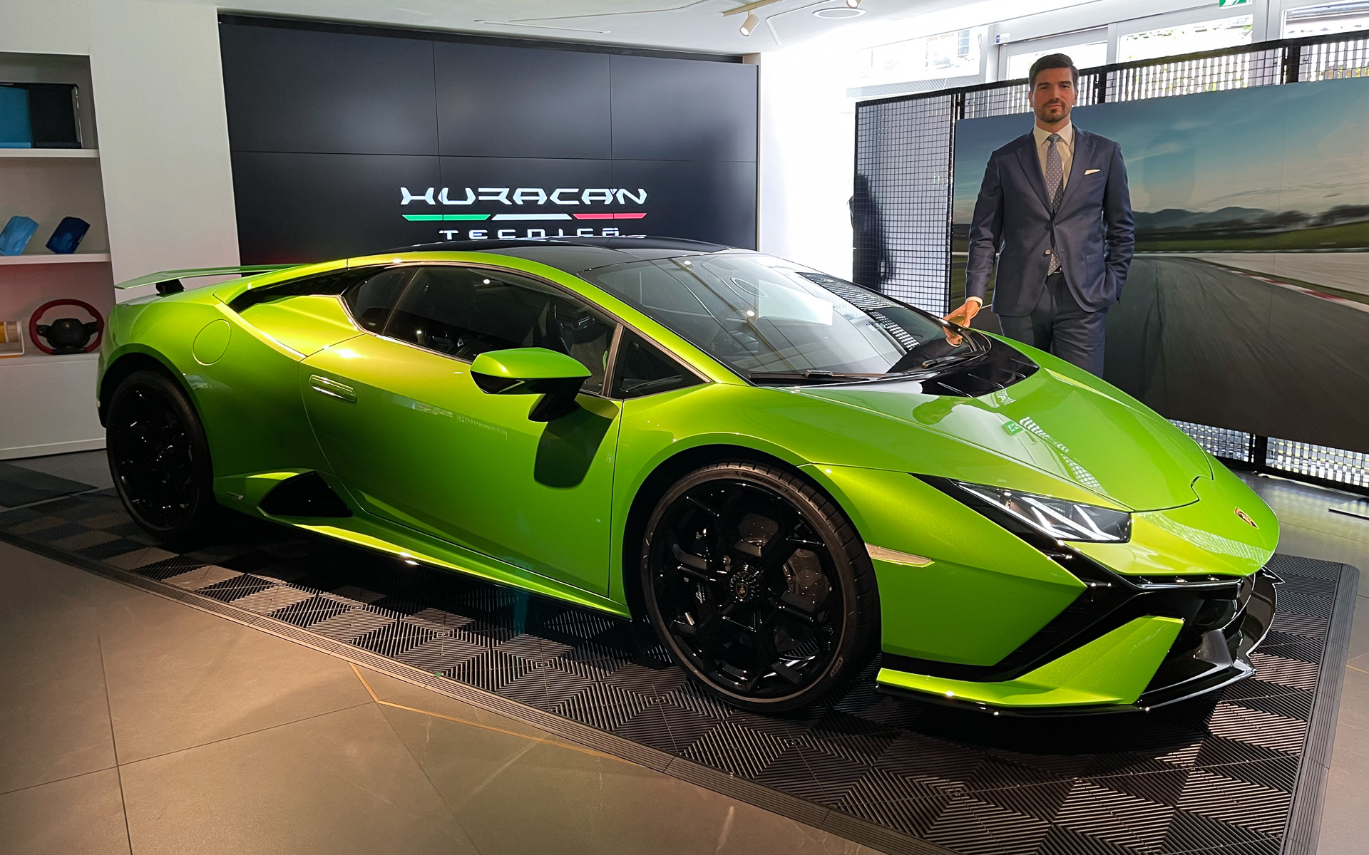 「ウラカン テクニカ」を日本初公開