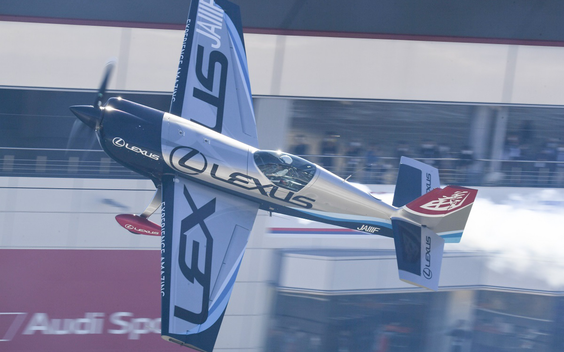 SUPER GT第2戦「2022 AUTOBACS SUPER GT Round 2 FAVHOTEL FUJI GT 450KM RACE」で、エアレース・パイロット室屋義秀選手によるエアレースデモンストレーションフライト「Yoshi MUROYA × LEXUS Special Flight@ FUJI SPEEDWAY」が実施される