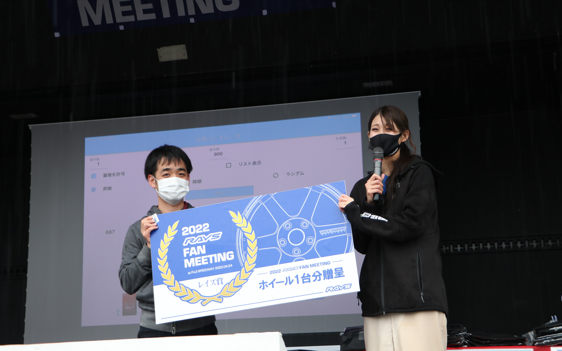 特賞当選者には「欲しいホイール1セット」がもらえる権利が手渡された