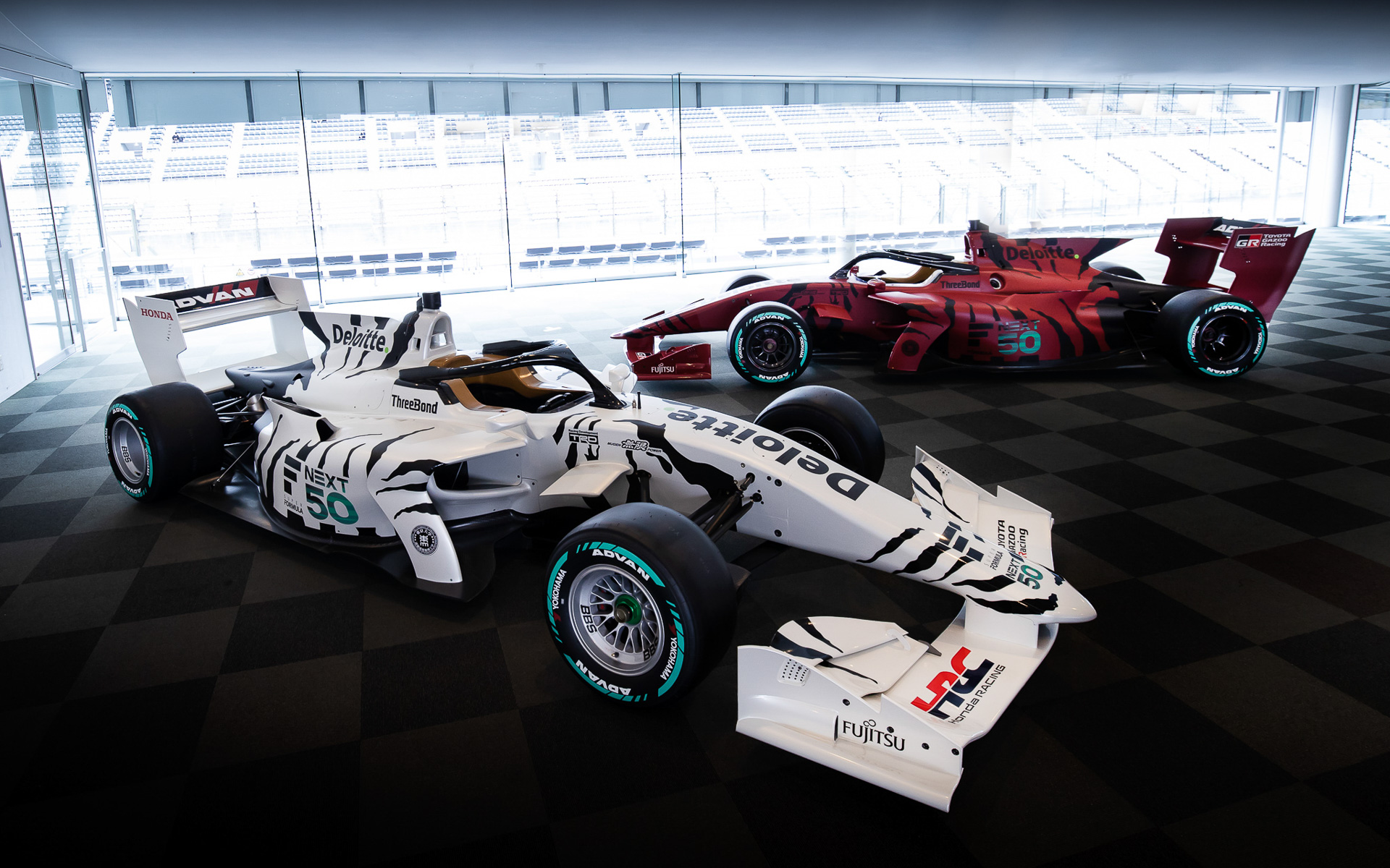 3月の発表会で公開されたスーパーフォーミュラのカーボンニュートラル開発テスト車両「赤寅」「白寅」