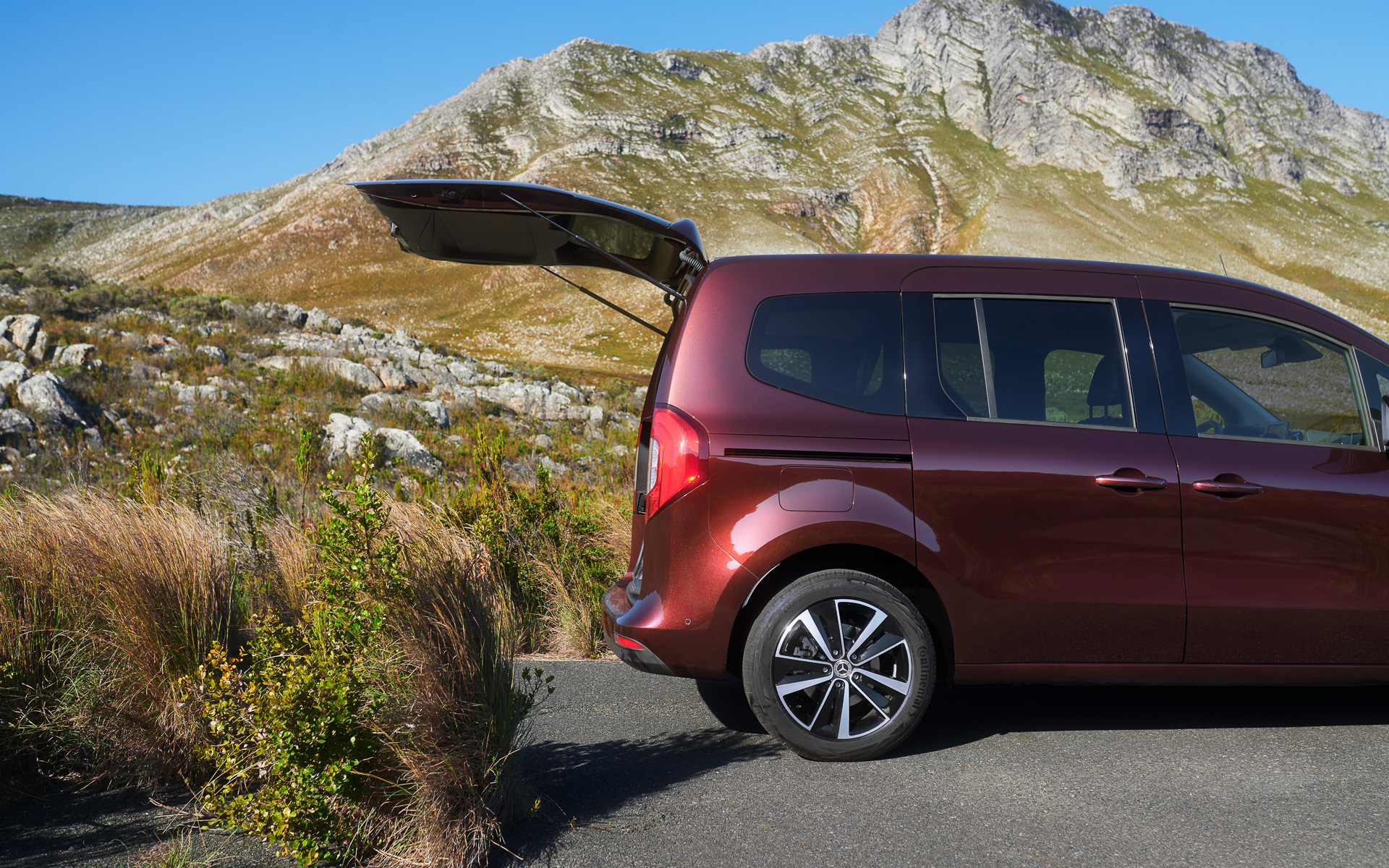 新型Tクラスのボディサイズは4498×1859×1811mm（全長×全幅×全高）