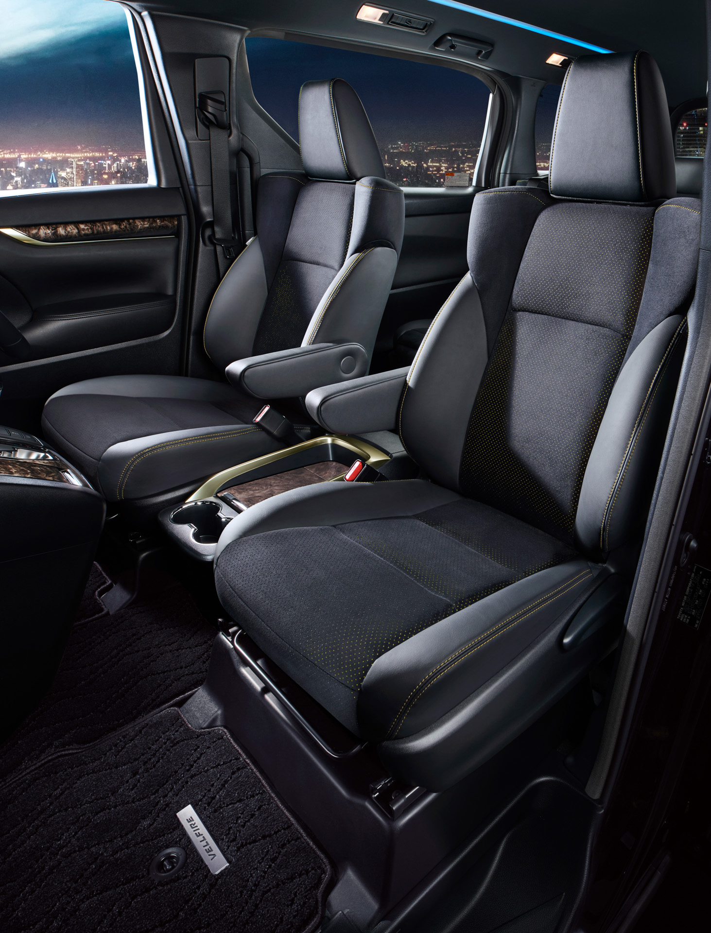 ヴェルファイア GOLDEN EYES III