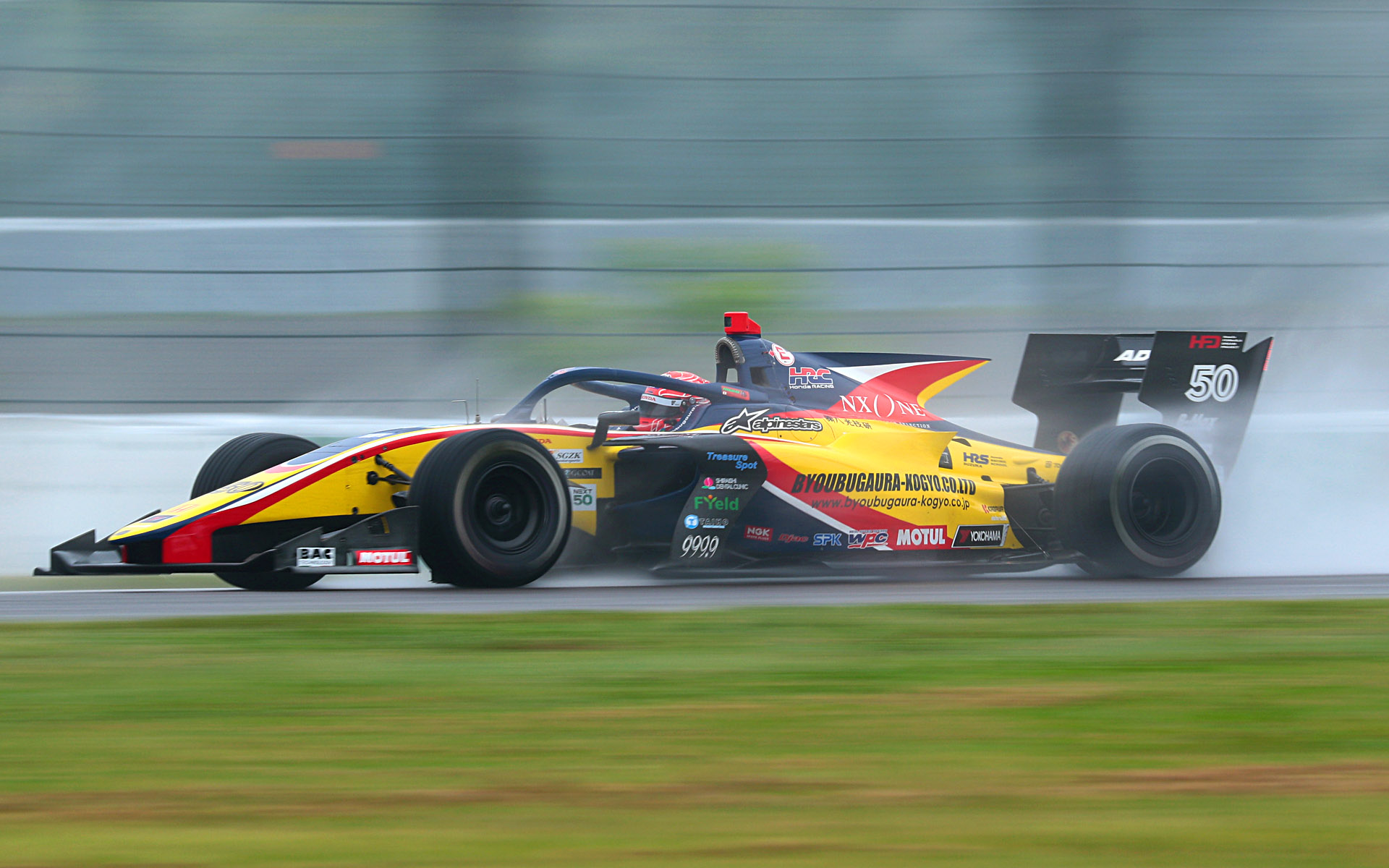 初優勝の松下信治選手（50号車 BYOUBUGAURA B-MAX SF19）