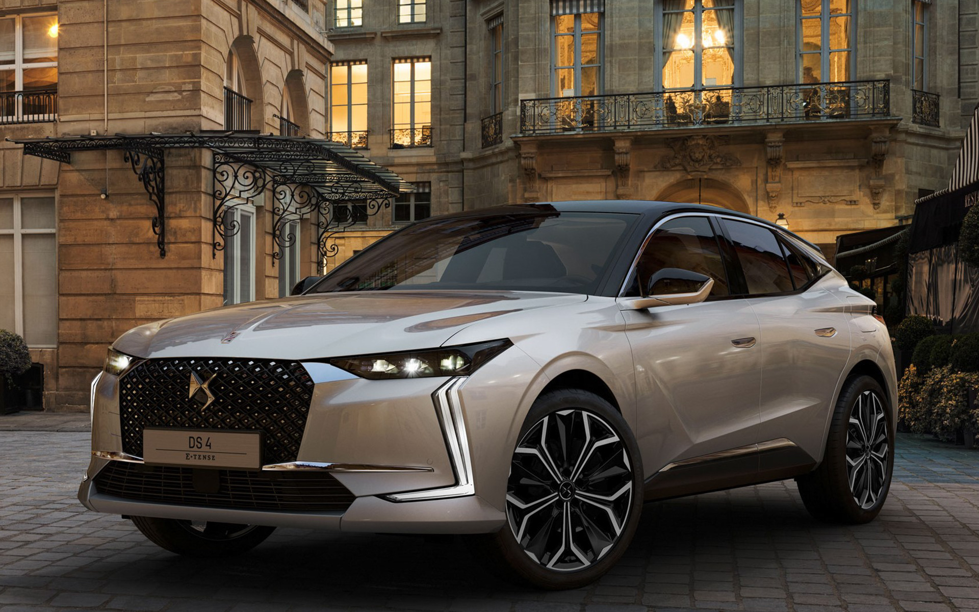 DS オートモビルの新型「DS 4」