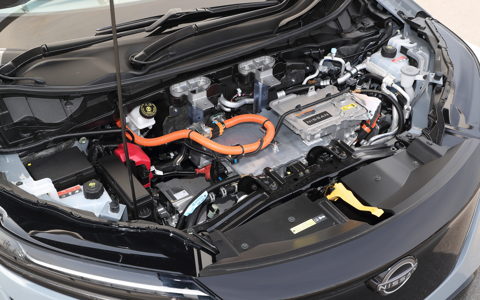 B6 2WDが搭載するAM67型モーターは最高出力160kW（218PS）/5950-1万3000rpm、最大トルク300Nm（30.6kgfm）/0-4392rpmを発生