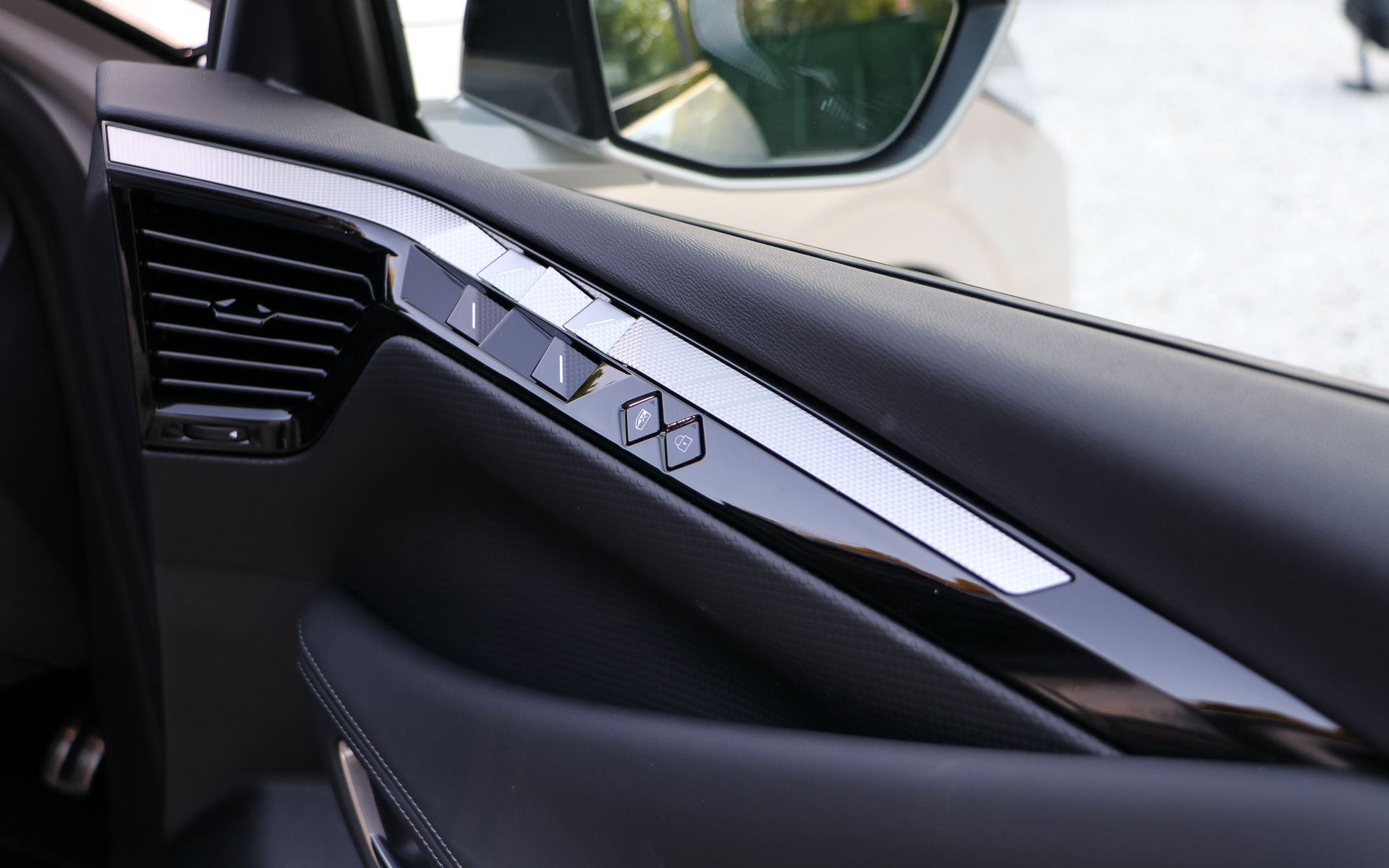 フロントドアスイッチ部