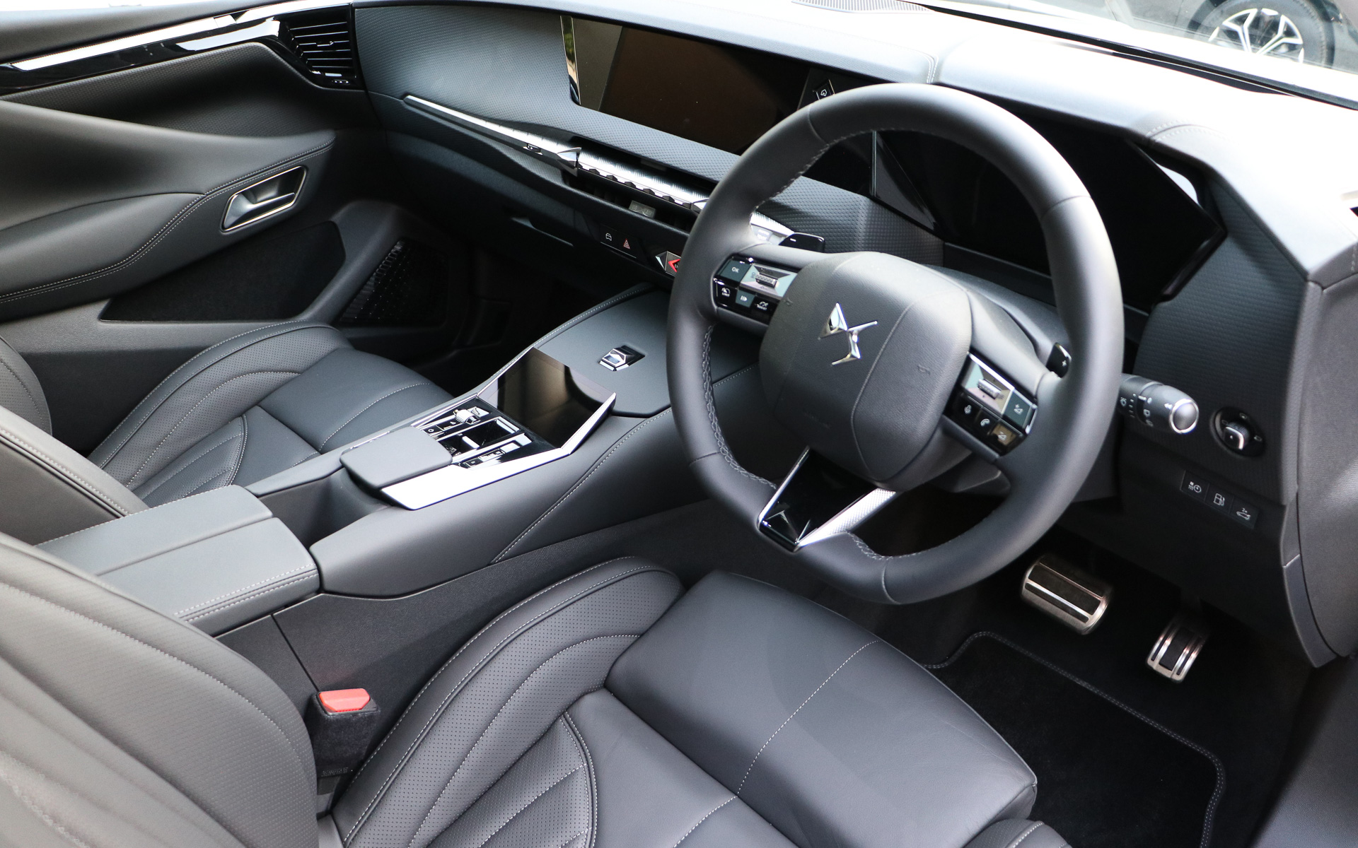 随所に匠の技が光るインテリア