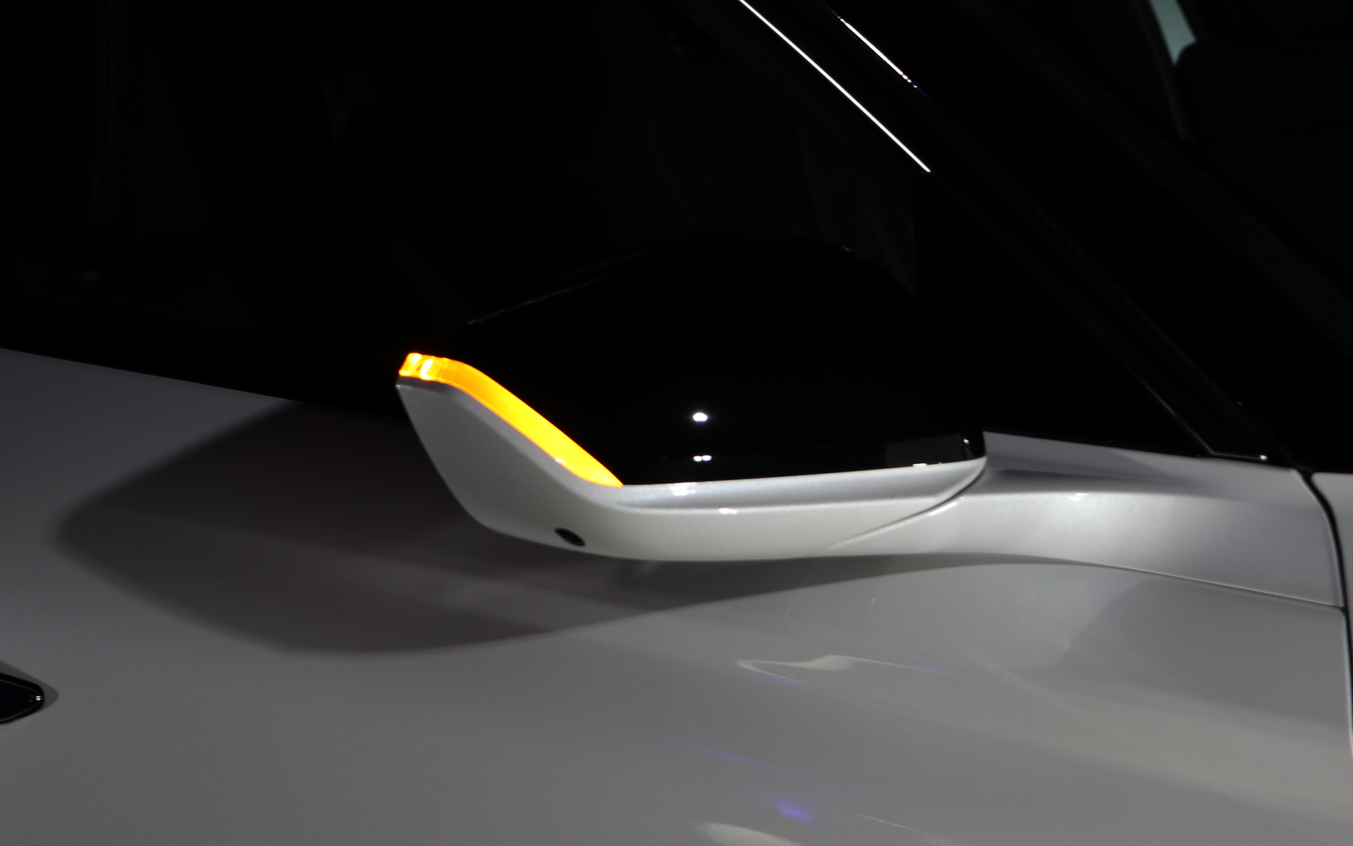 サイドミラー、ウィンカー作動時