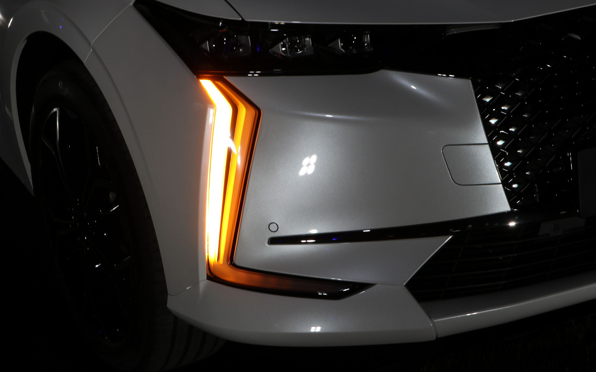 フロントウィンカー作動時