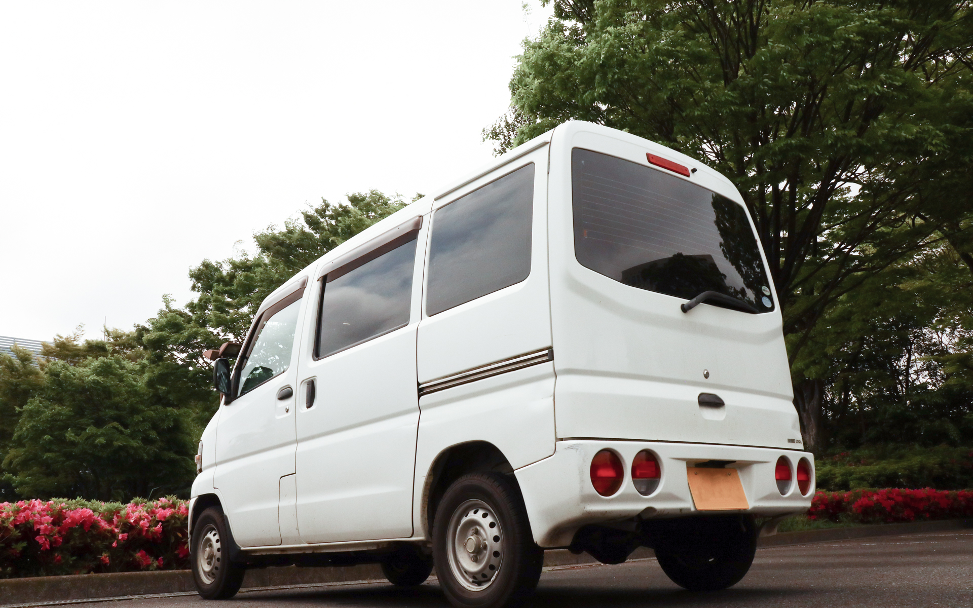 丸テールが特徴的な、日産・クリッパーバン