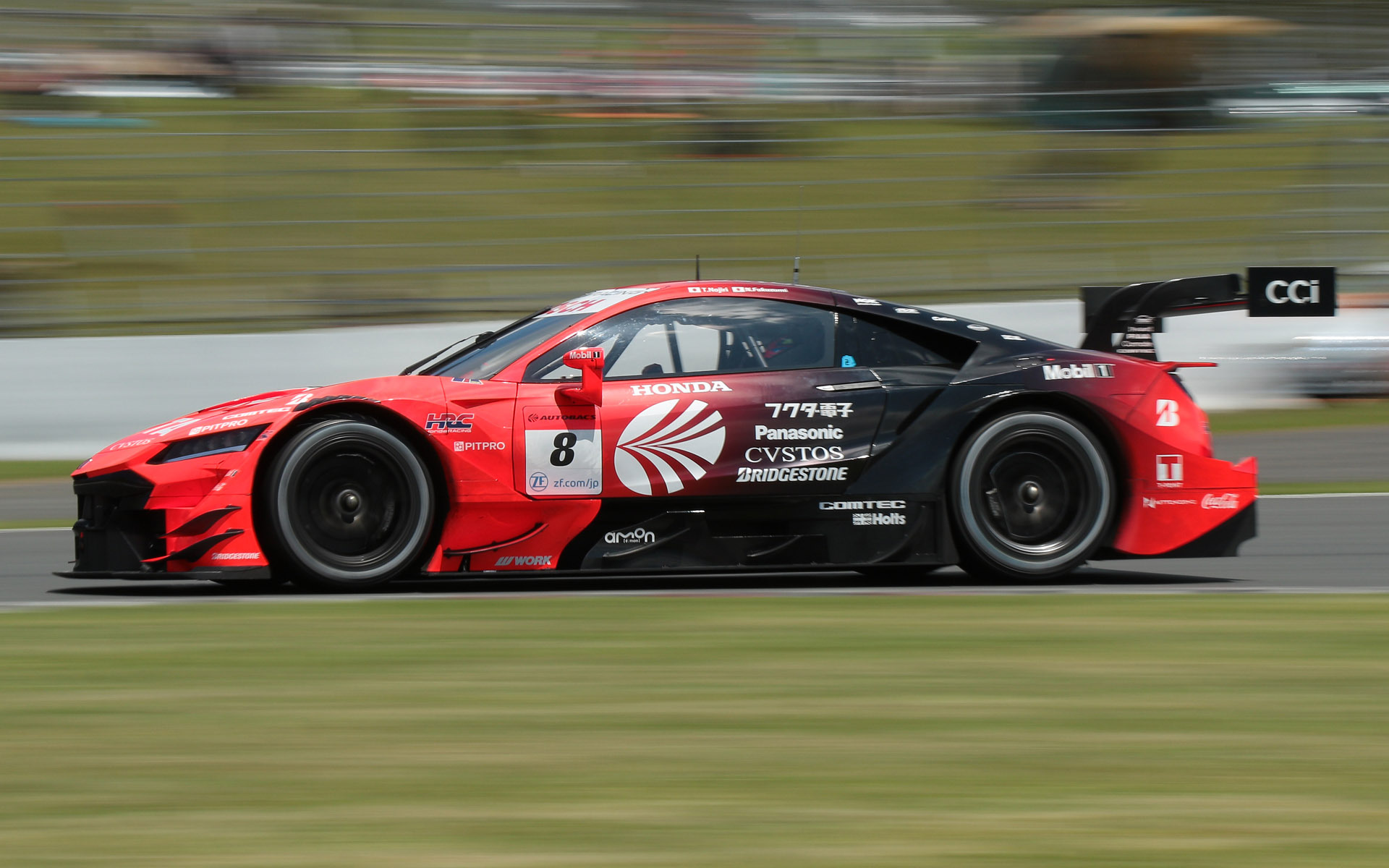 予選4位の8号車 ARTA NSX-GT（野尻智紀/福住仁嶺組、BS）はホンダ勢で最上位