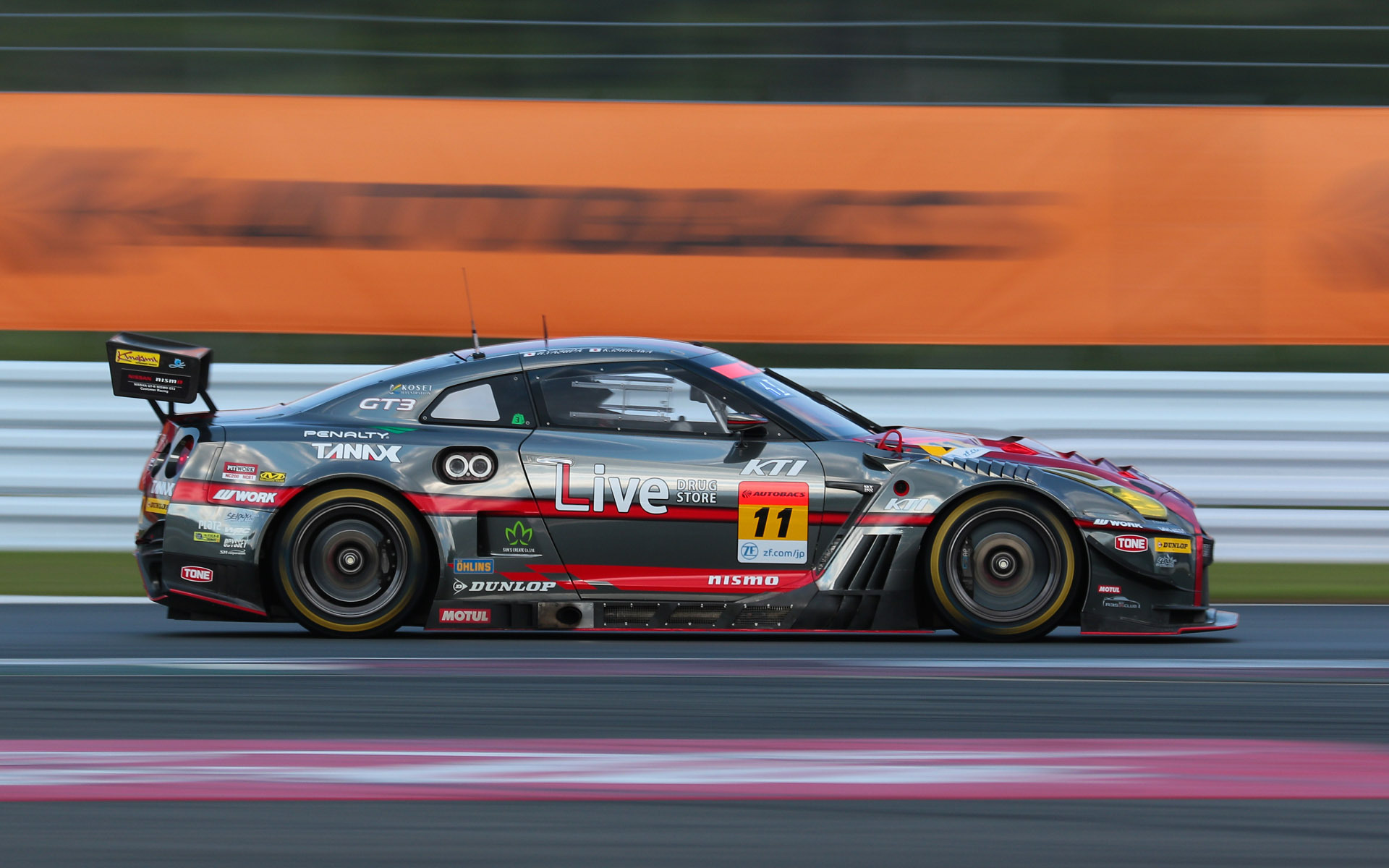 予選6位の11号車 GAINER TANAX GT-R（安田裕信/石川京侍組、DL）