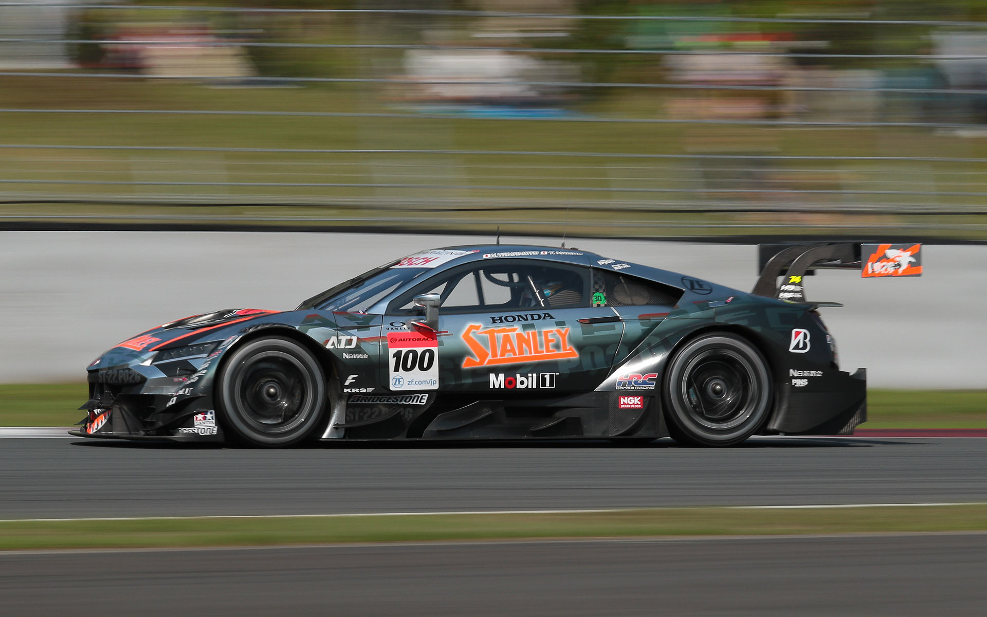 100号車 STANLEY NSX-GT（山本尚貴/牧野任祐組、BS）は5位に