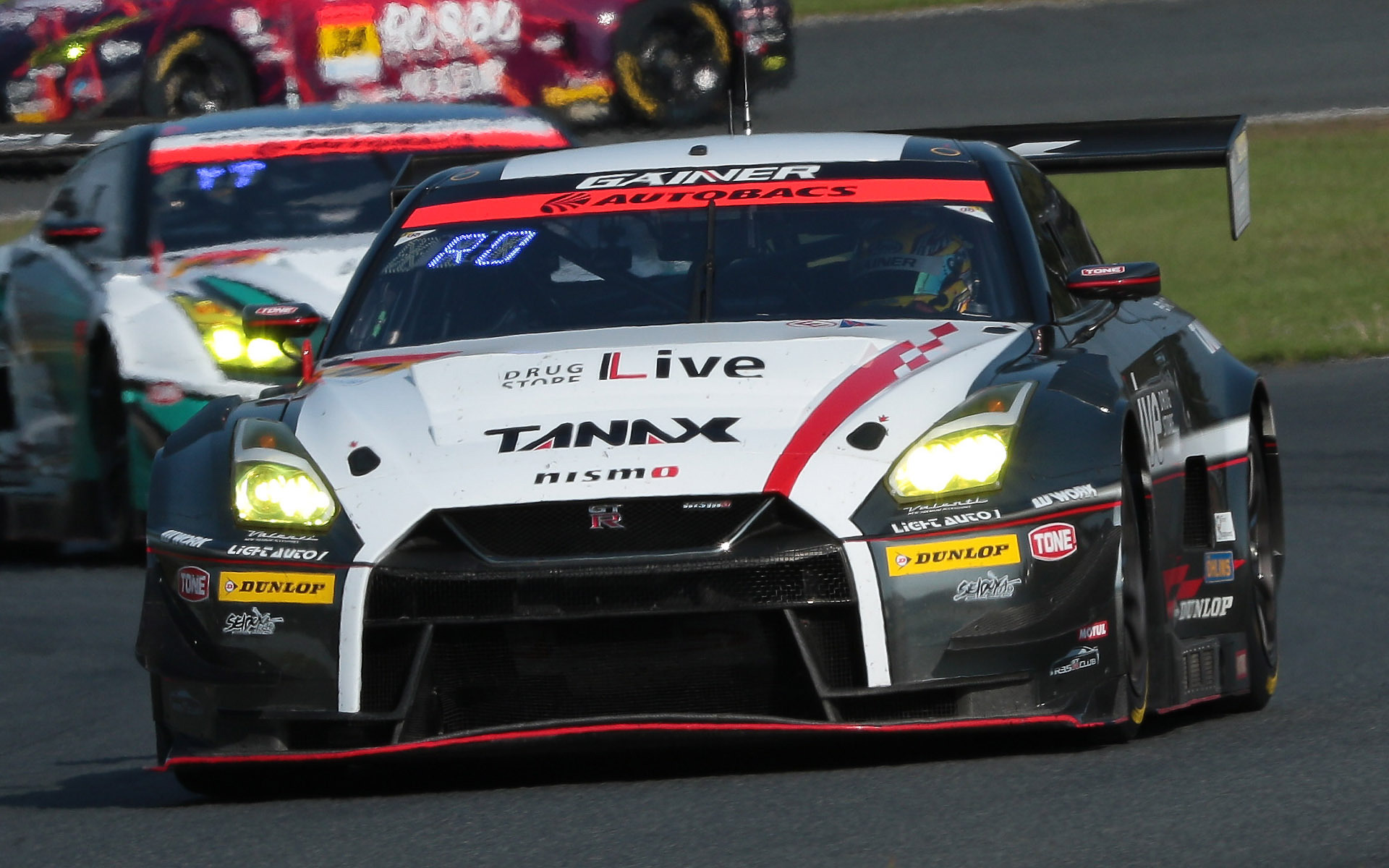 GT300に優勝した10号車 TANAX GAINER GT-R（富田竜一郎/大草りき/塩津佑介組、DL）