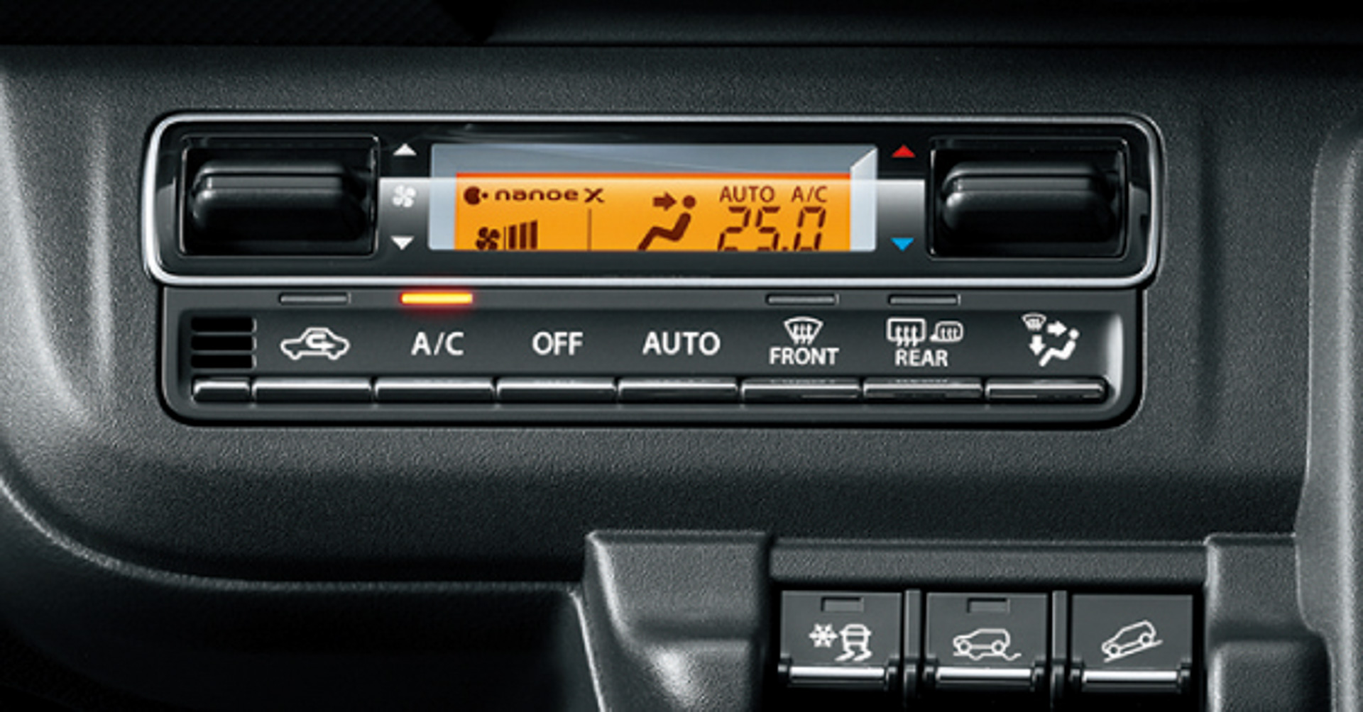 スズキとして初めて「ナノイー X」をフルオートエアコンに搭載した