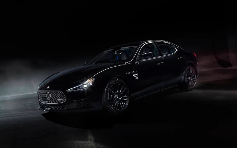 世界に1台の特別展示車ギブリ オペラネラのベースモデルは「ギブリ ハイブリッド GT グランルッソ」