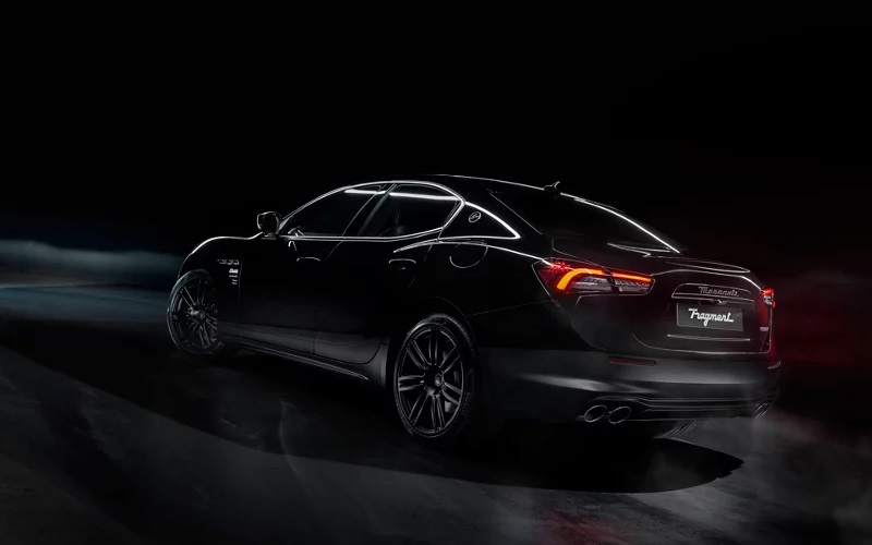 世界に1台の特別展示車ギブリ オペラネラのベースモデルは「ギブリ ハイブリッド GT グランルッソ」