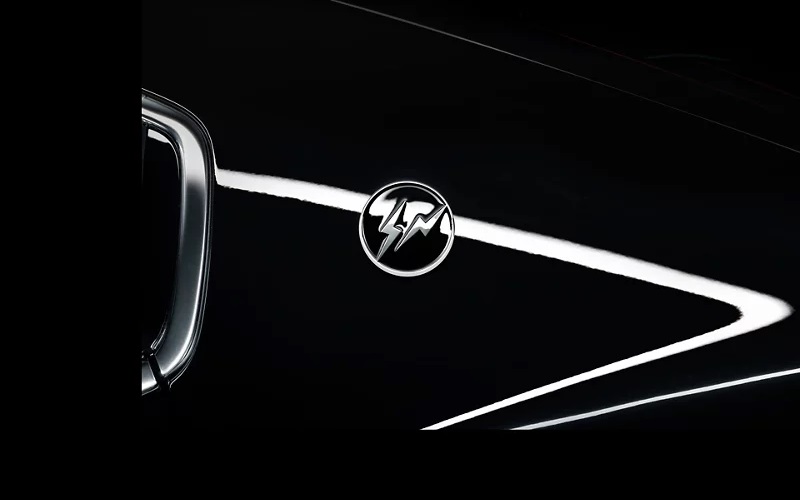 Fragmentロゴの入った専用バッヂ