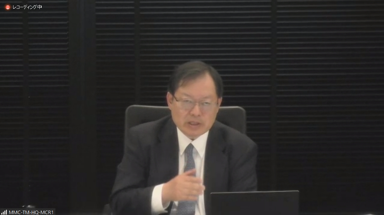 質疑応答で回答する池谷氏