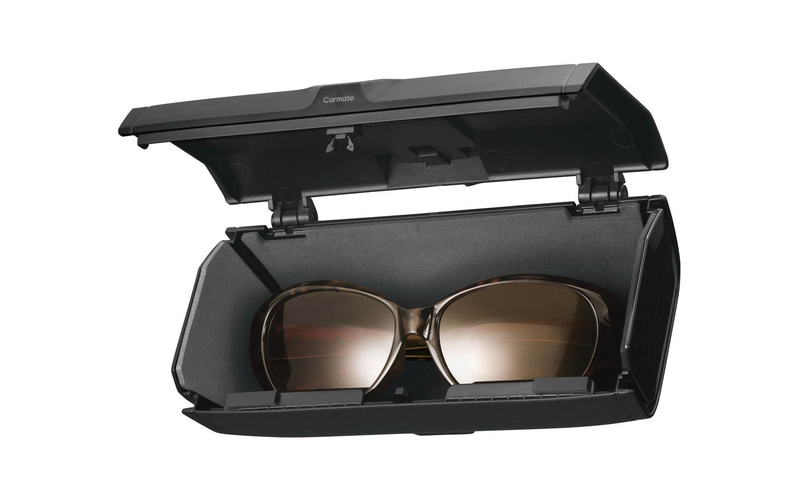 カーメイト、大きめサイズも収納できる「サングラスケース フルカバー