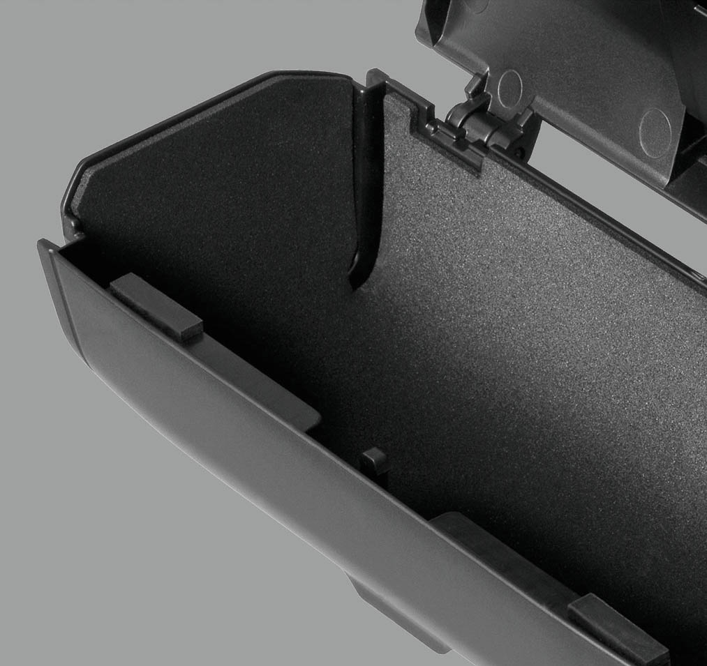 ケース内側はインナークッション付きで、音を防止すると同時にサングラスやメガネを保護