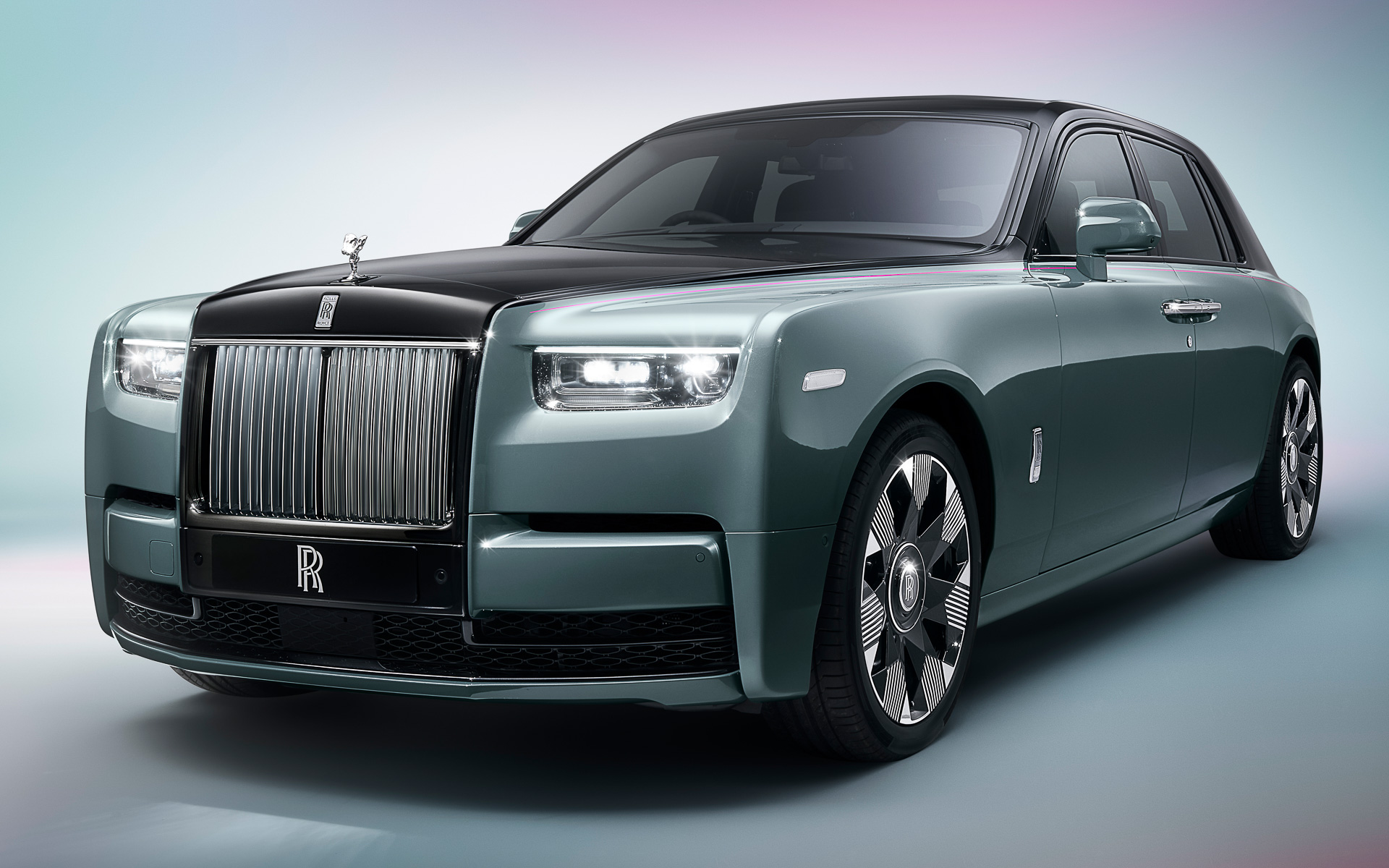 ロールス・ロイスが「ファントム」の内外装をリファインした