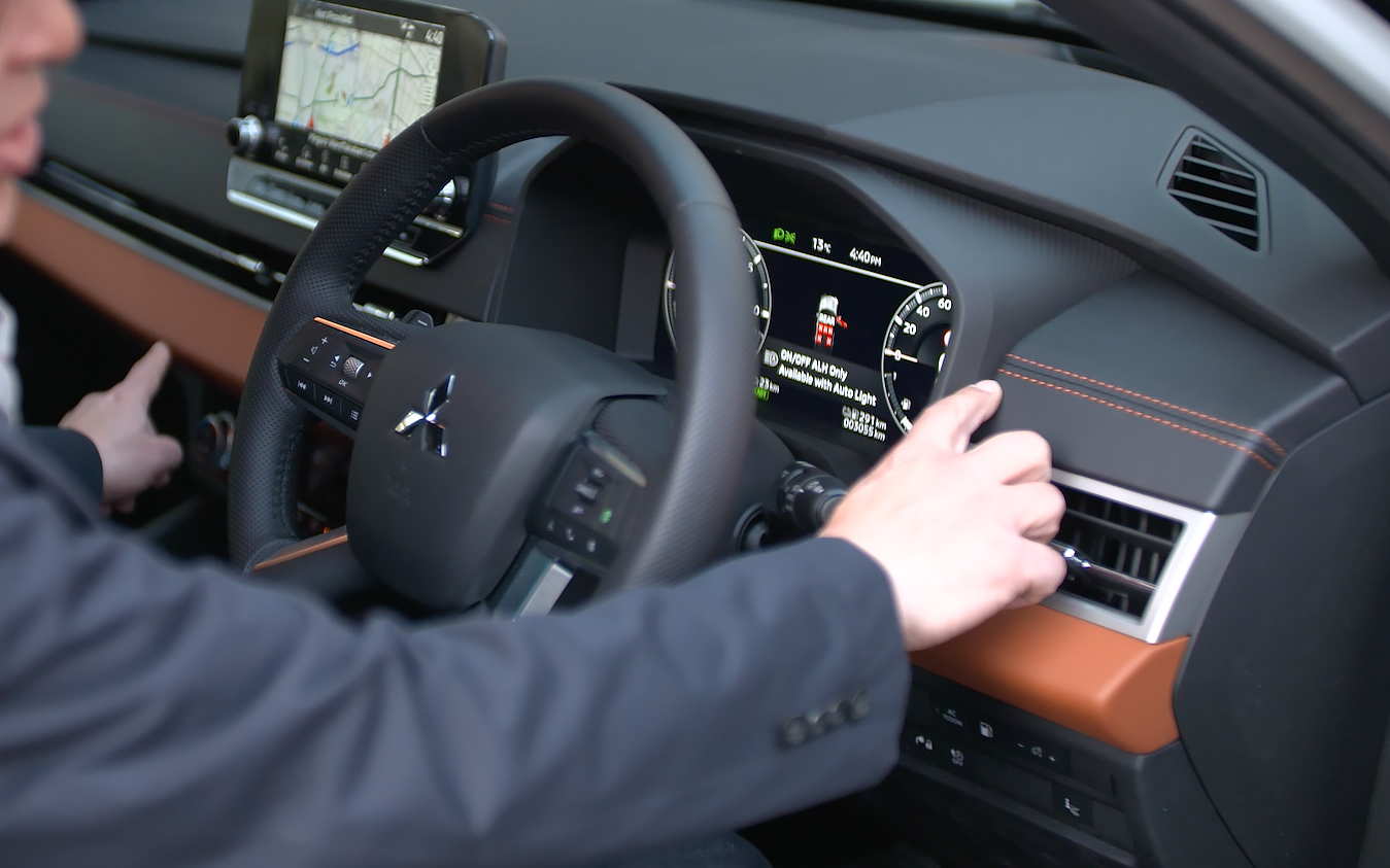 久米さんはアパレル会社を経営している方でもあるが、そういったプロから見ても室内の質感のよさは気に入っているとのこと。黒い革にオレンジ色ステッチの使い方も高評価