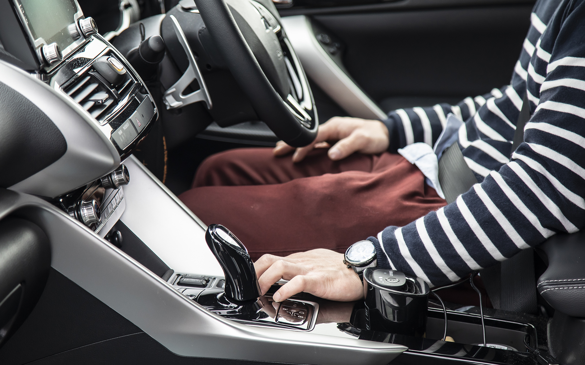 エクリプス クロス PHEVを同居するお父さまに貸したところ、お父さまも走りのよさを気に入ってしまい休日になると「クルマを貸して」と言われるそうだ。とはいえ菅谷さんも乗りたいので「親子争奪戦になることもあります（笑）」というエピソードも語ってくれた