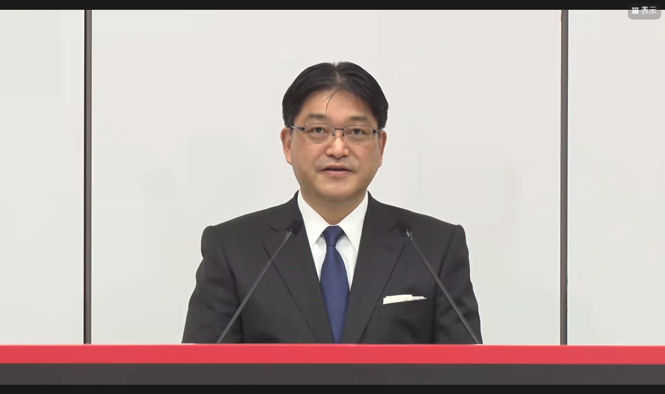 2021年度決算などの概要について説明する竹内氏