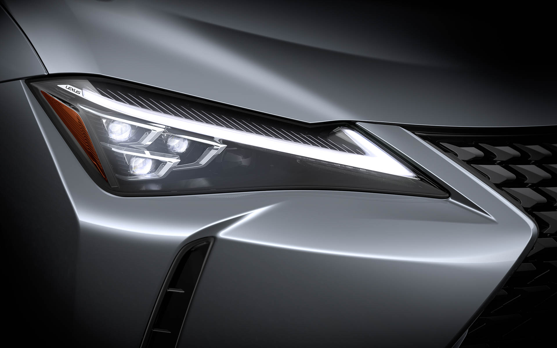 LEXUS UX AHS機能付き三眼ヘッドライト（プロトタイプ）