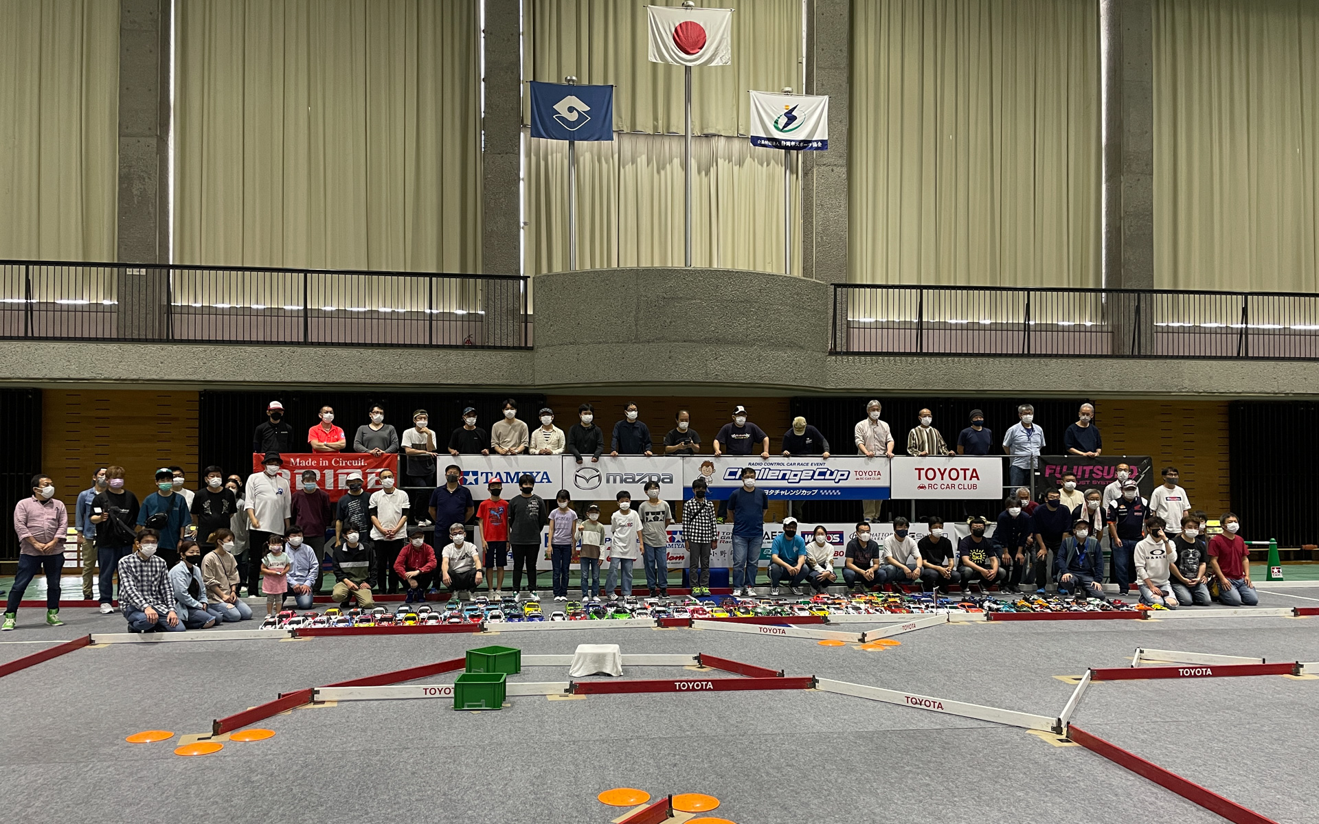 電動RCカーの競技会「トヨタチャレンジカップ」の参加者