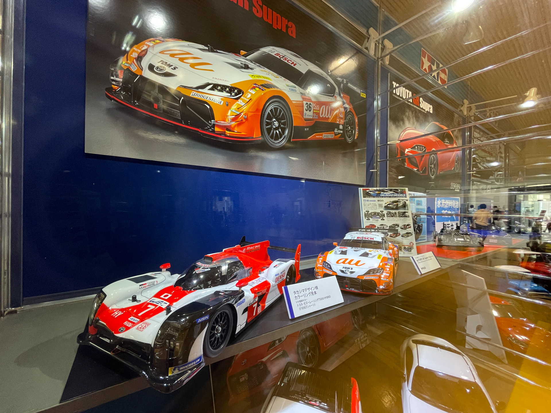 RCカーモデルの展示も