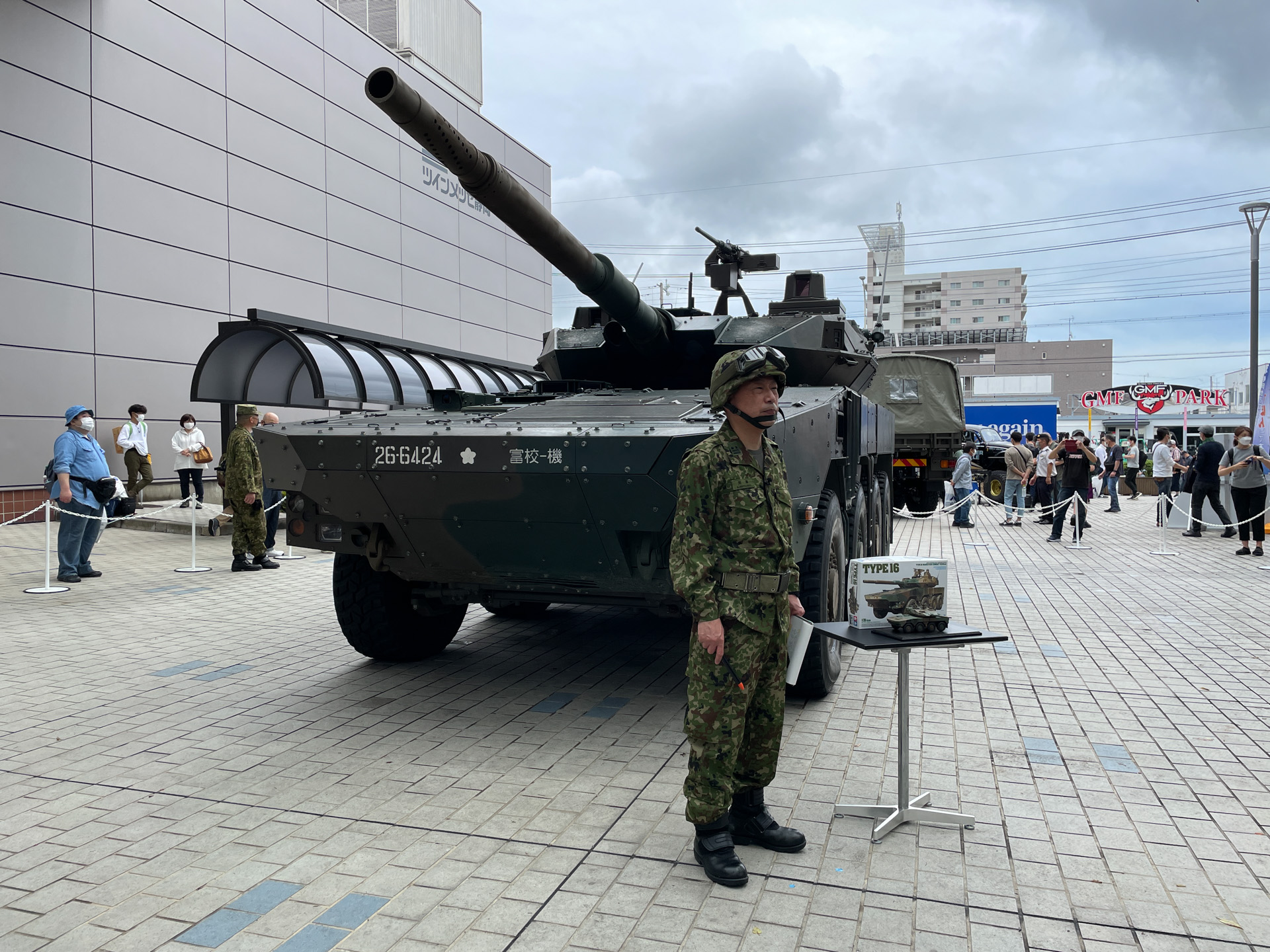 静岡ホビーショーに「自衛隊広報コーナー」が3年ぶりに復活。16式機動戦闘車や軽装甲機動車など陸上自衛隊主力車両の展示も行なわれた
