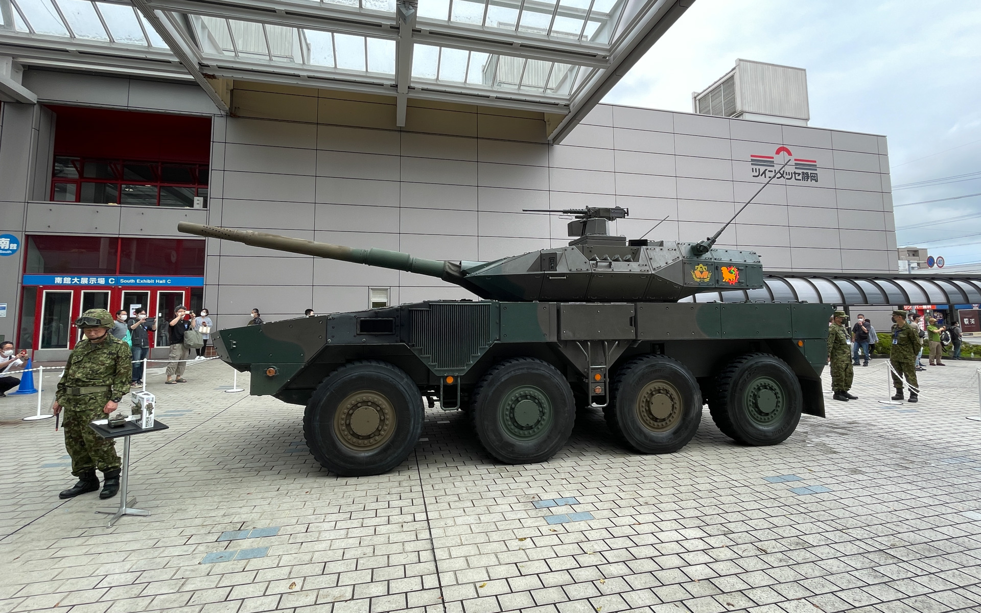 静岡ホビーショーに「自衛隊広報コーナー」が3年ぶりに復活。16式機動戦闘車や軽装甲機動車など陸上自衛隊主力車両の展示も行なわれた