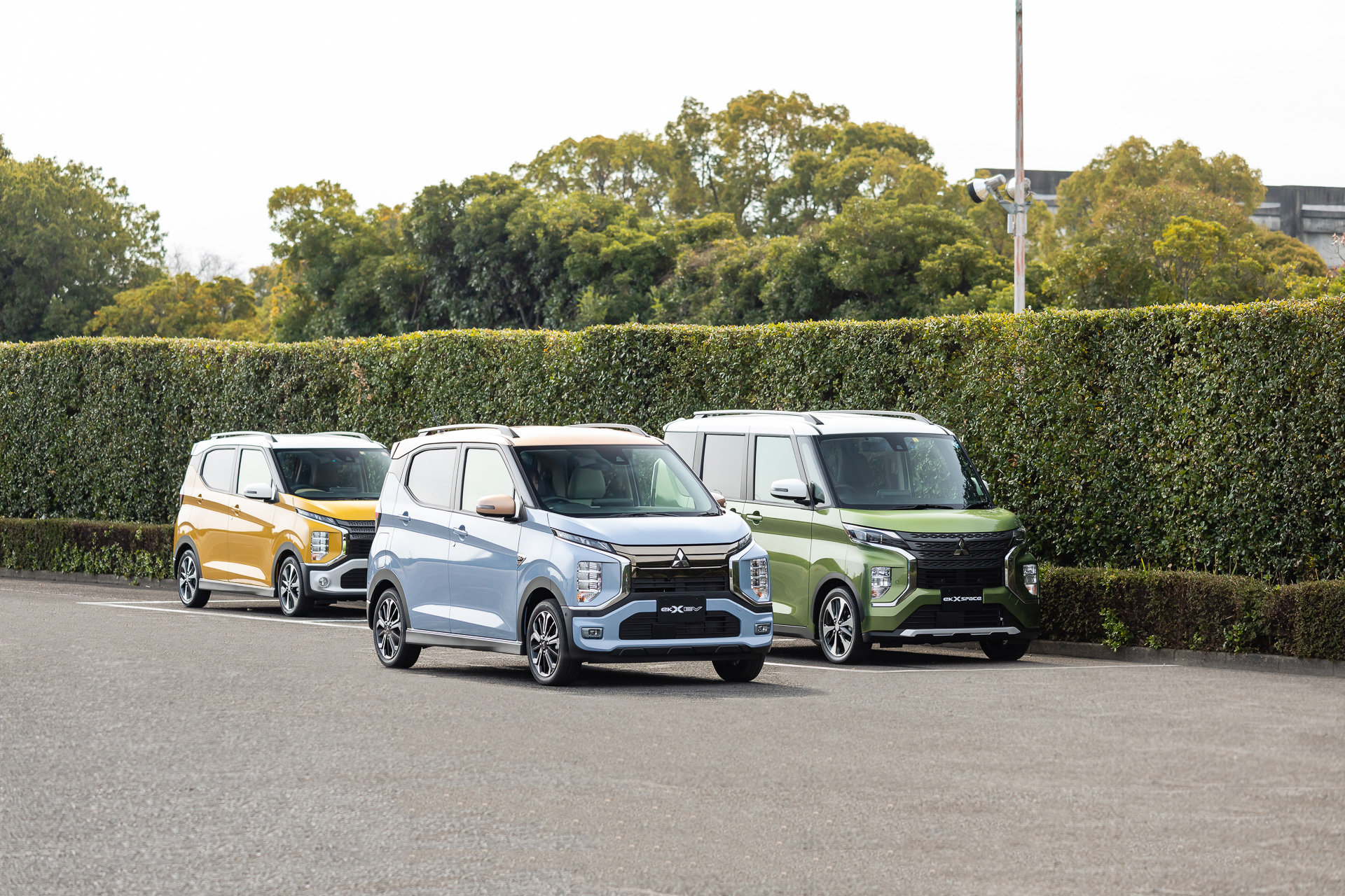 スムーズな車庫入れをサポートする「マイパイロット パーキング」を三菱自動車として初採用