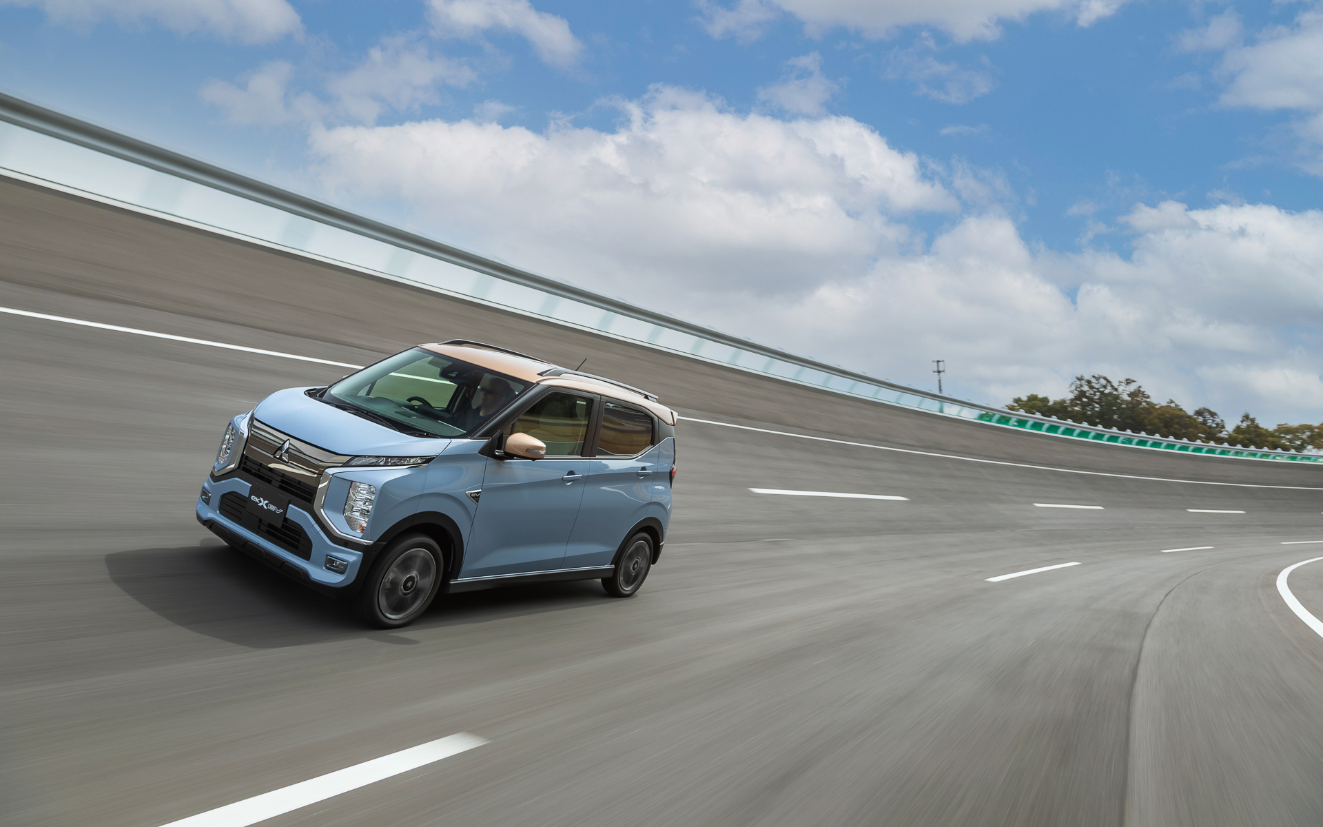 eK クロス EVはMM48型モーターを搭載し、最高出力47kW/2302-10455rpm、最大トルク195Nm/0-2302rpmを発生