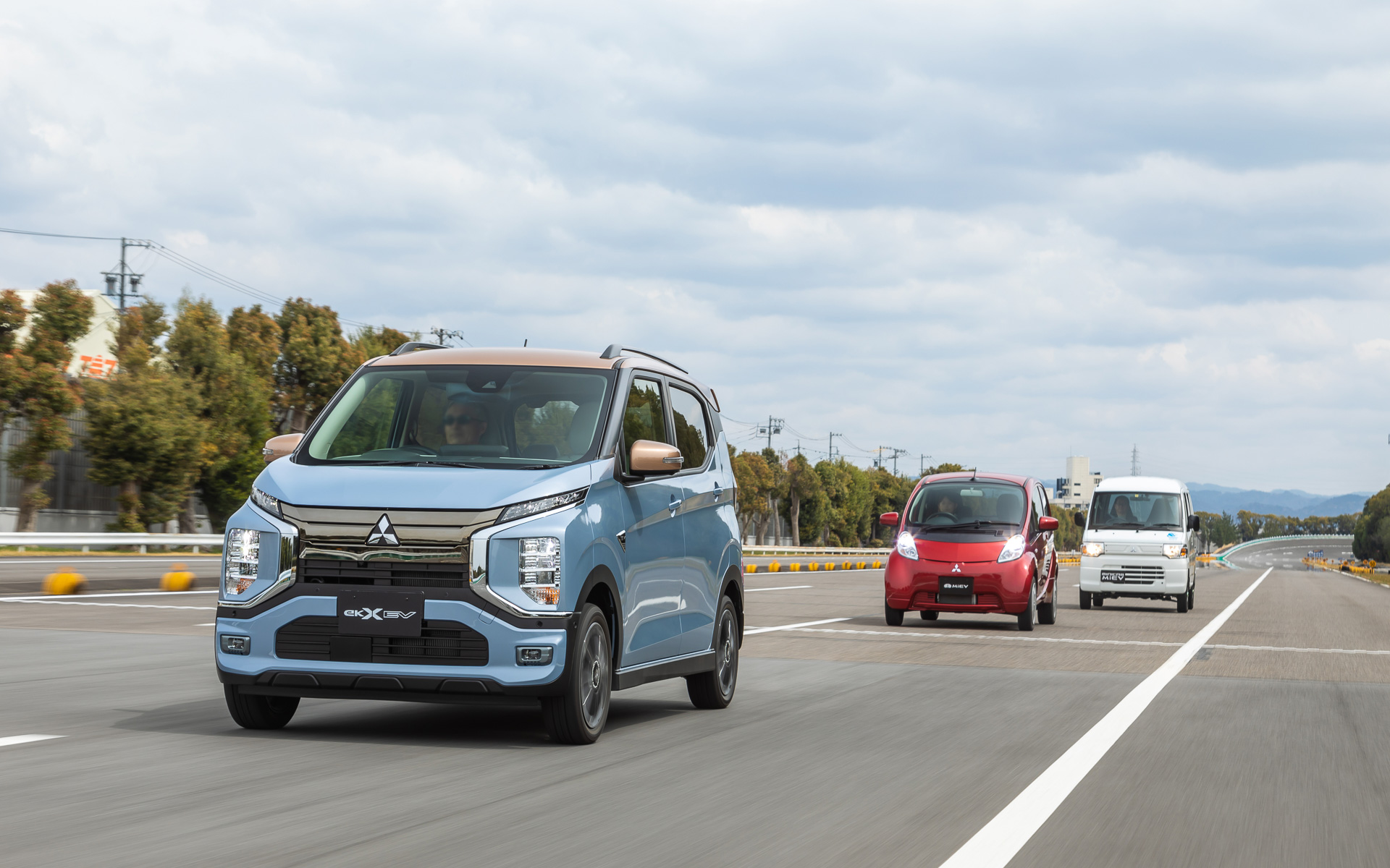 eK クロス EVはMM48型モーターを搭載し、最高出力47kW/2302-10455rpm、最大トルク195Nm/0-2302rpmを発生