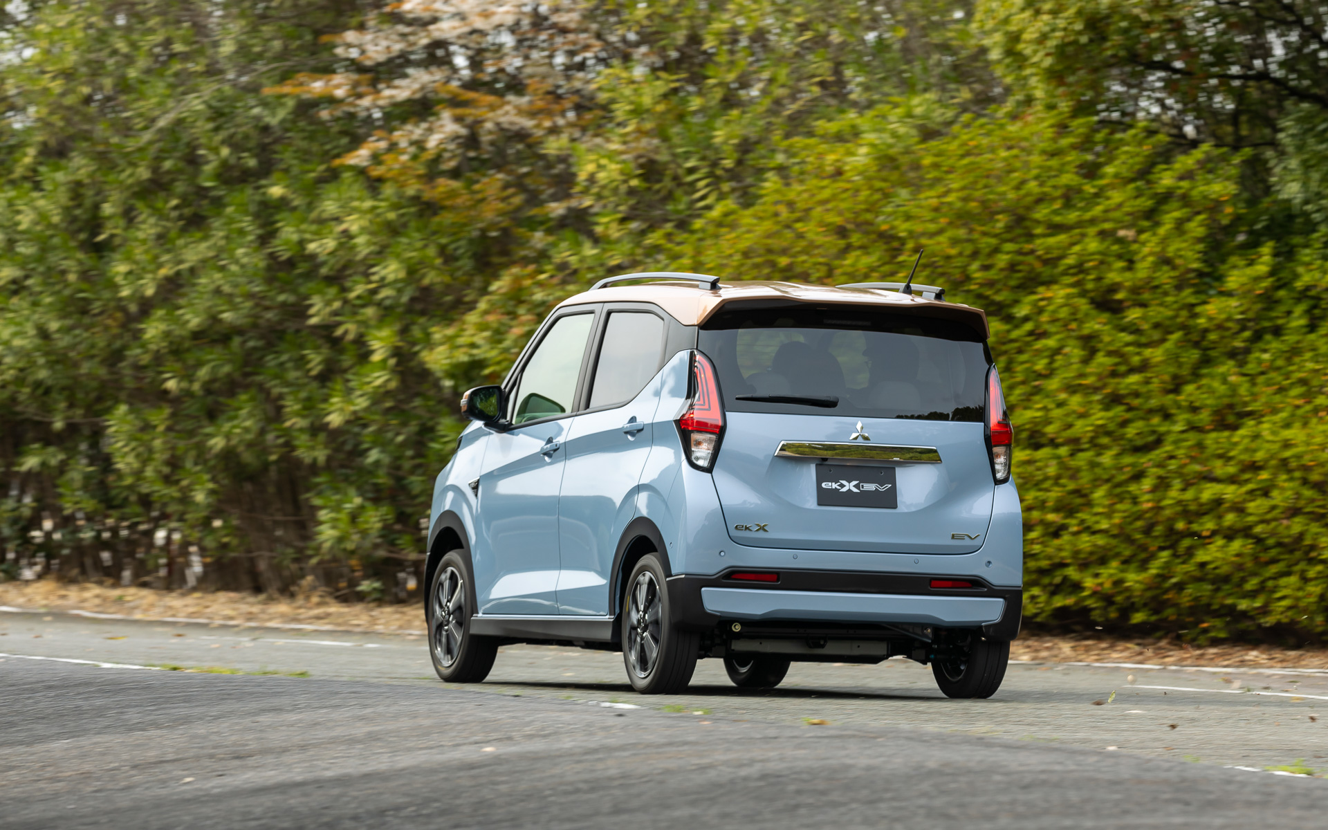 eK クロス EVはMM48型モーターを搭載し、最高出力47kW/2302-10455rpm、最大トルク195Nm/0-2302rpmを発生