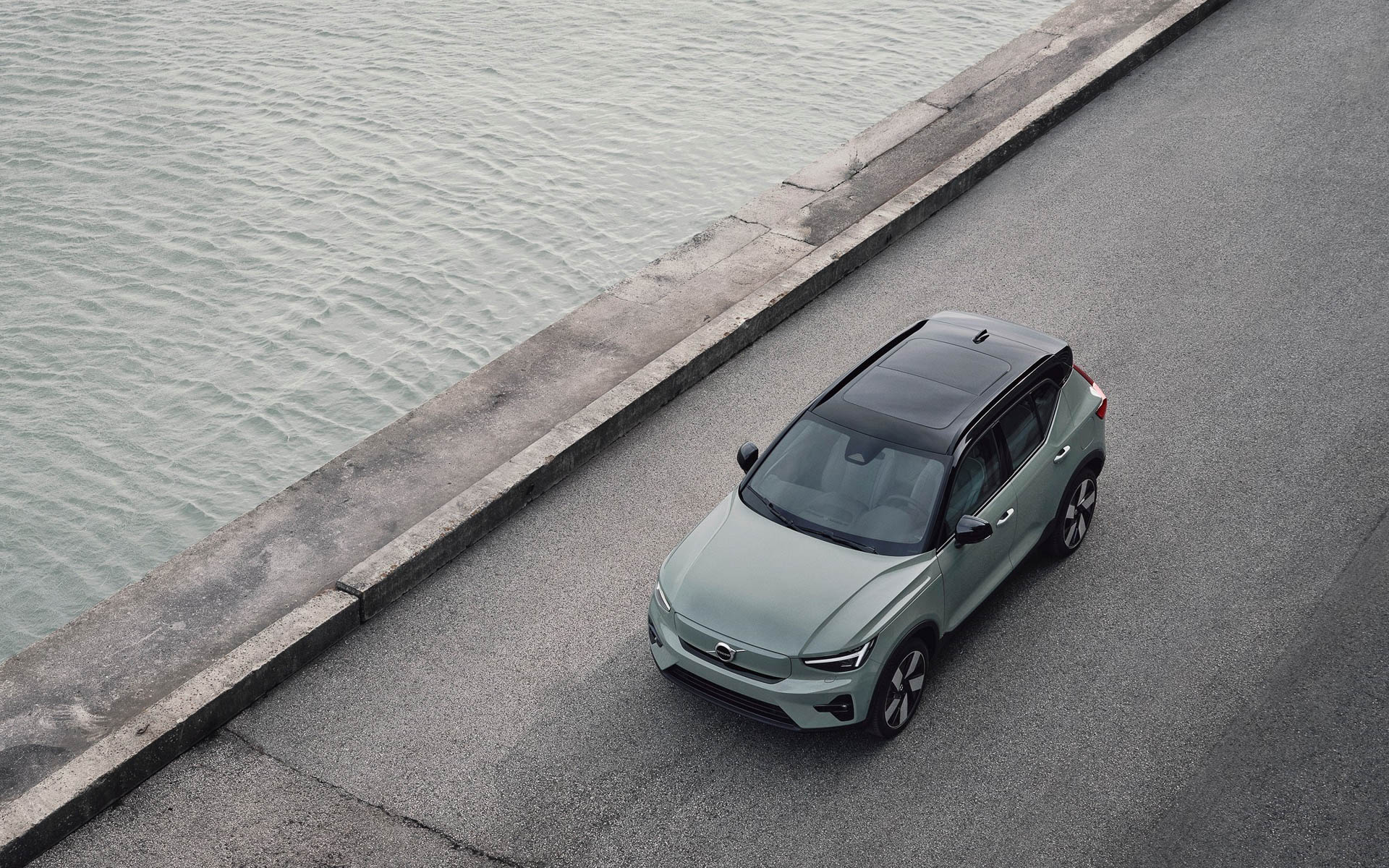 全車ブラックルーフ仕様