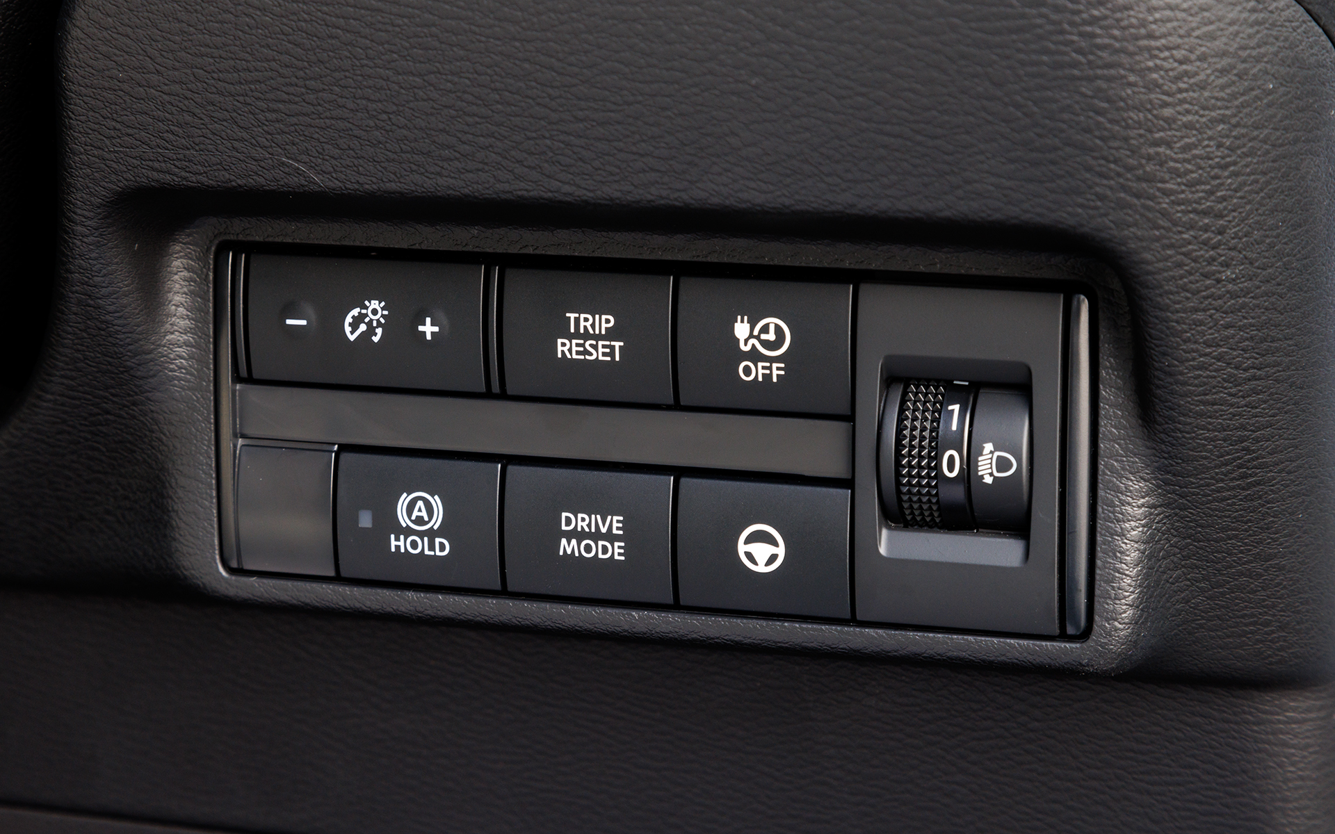 ステアリングコラム右側のスイッチ群。ドライブモード（ノーマル、エコ、スポーツ）の切り換えやステアリングヒーター（Pグレードに標準装備）の操作が可能