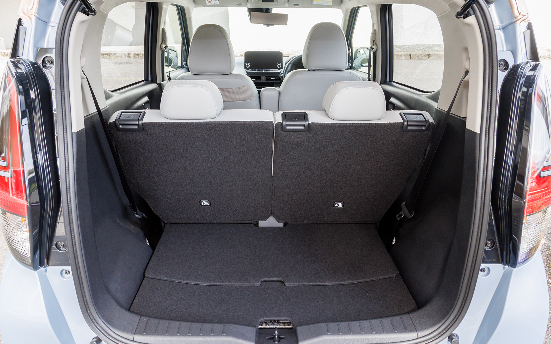 リアシートをもっとも前方にセットした状態