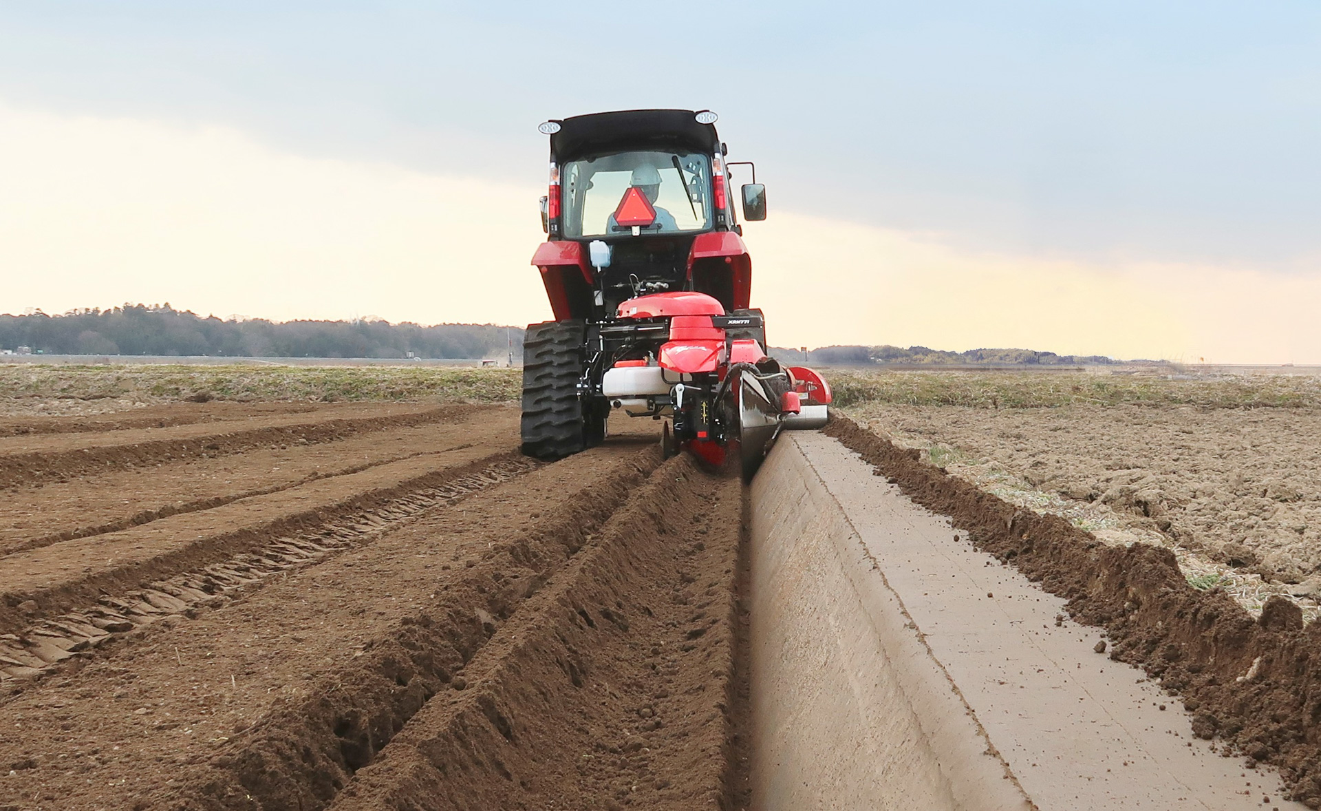 直進アシスト機能によるあぜ塗り、うね立て作業イメージ
